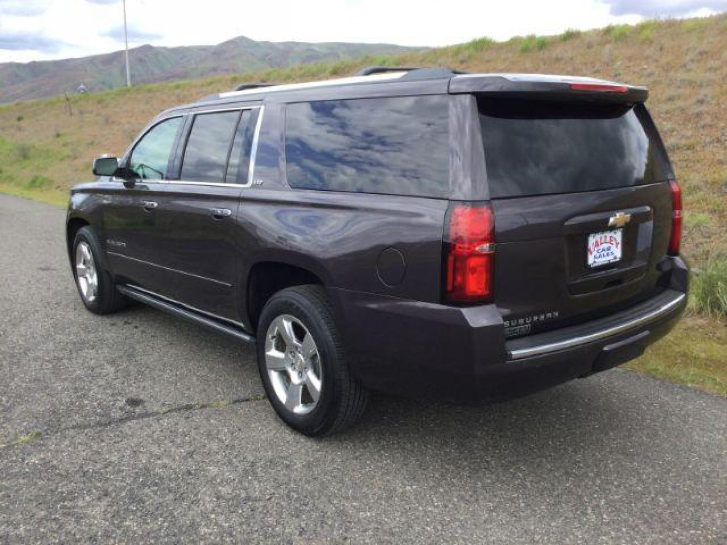 2015 Tungsten Metallic /Jet Black Chevrolet Suburban 1500 LTZ (1GNSKKKC7FR) with an EcoTec3 5.3L V-8 gasoline direct injection engine, 6-Speed Automatic transmission, located at 1801 Main Street, Lewiston, 83501, (208) 743-9371, 46.417065, -117.004799 - Photo#2