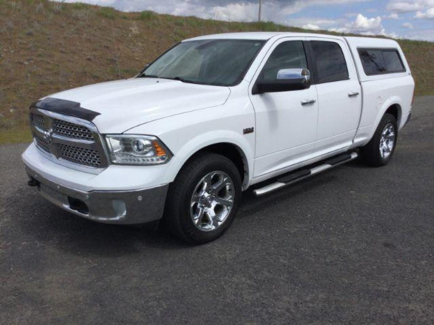 2017 Bright White /Black Ram 1500 Laramie (1C6RR7VT1HS) with an HEMI 5.7L V-8 variable valve control engine, 8-Speed Automatic transmission, located at 1801 Main Street, Lewiston, 83501, (208) 743-9371, 46.417065, -117.004799 - Photo#0