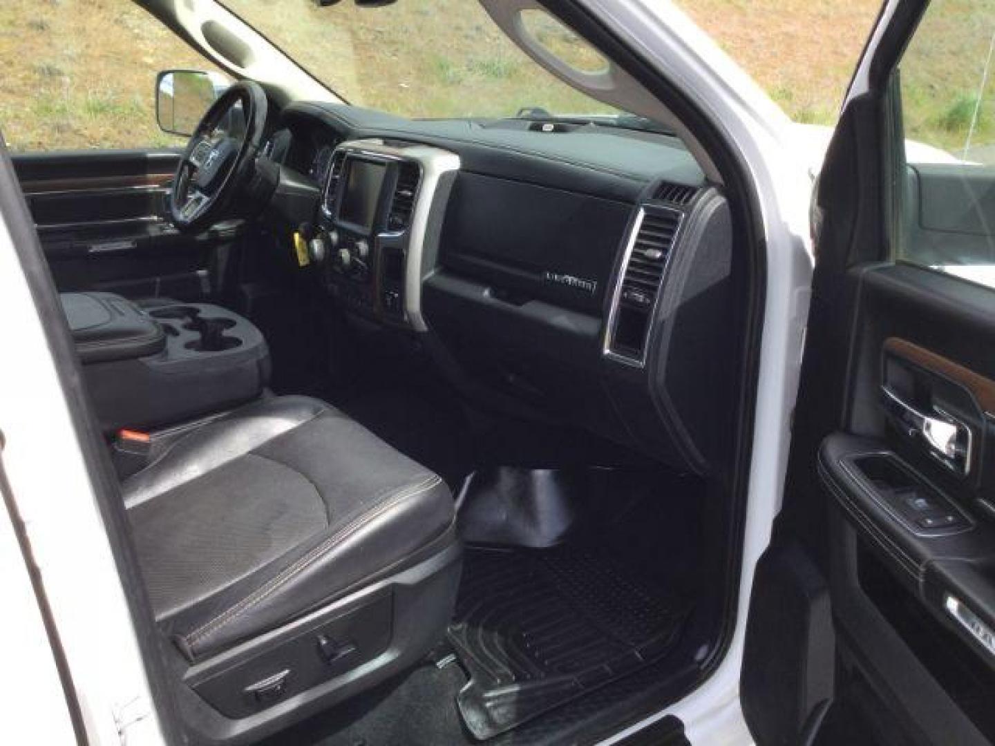 2017 Bright White /Black Ram 1500 Laramie (1C6RR7VT1HS) with an HEMI 5.7L V-8 variable valve control engine, 8-Speed Automatic transmission, located at 1801 Main Street, Lewiston, 83501, (208) 743-9371, 46.417065, -117.004799 - Photo#15