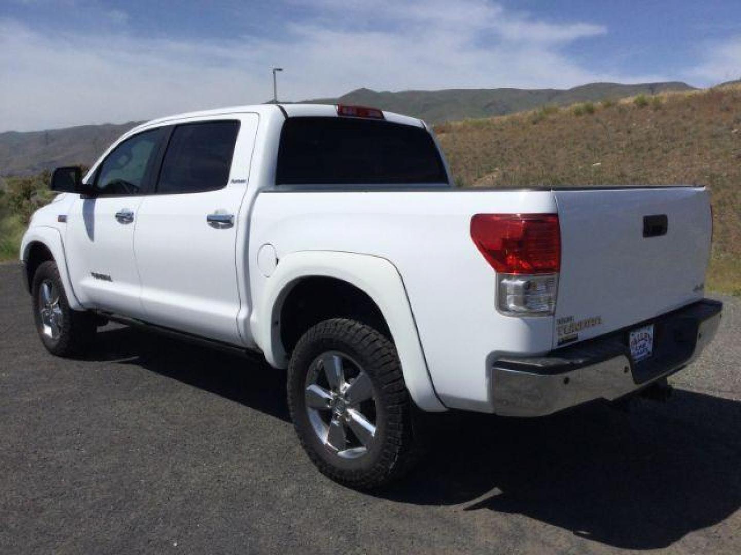 2012 Super White /Black Toyota Tundra Platinum Crew Max 4x4 (5TFHY5F10CX) with an I-FORCE 5.7L V-8 DOHC engine, 6-Speed Automatic transmission, located at 1801 Main Street, Lewiston, 83501, (208) 743-9371, 46.417065, -117.004799 - Photo#4