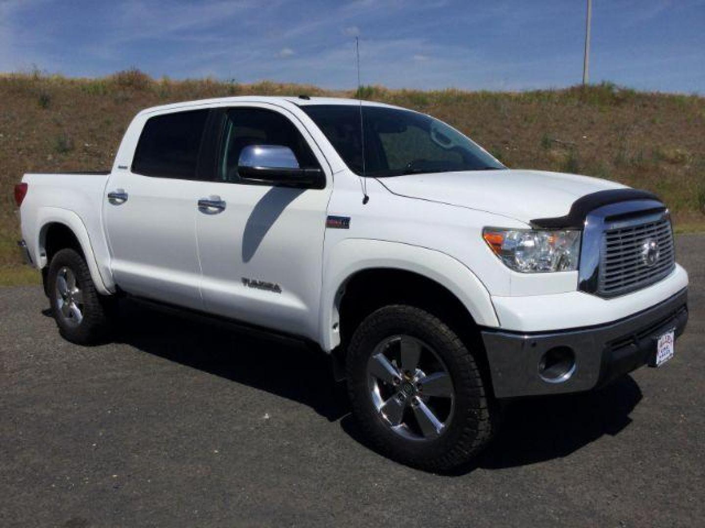 2012 Super White /Black Toyota Tundra Platinum Crew Max 4x4 (5TFHY5F10CX) with an I-FORCE 5.7L V-8 DOHC engine, 6-Speed Automatic transmission, located at 1801 Main Street, Lewiston, 83501, (208) 743-9371, 46.417065, -117.004799 - Photo#11