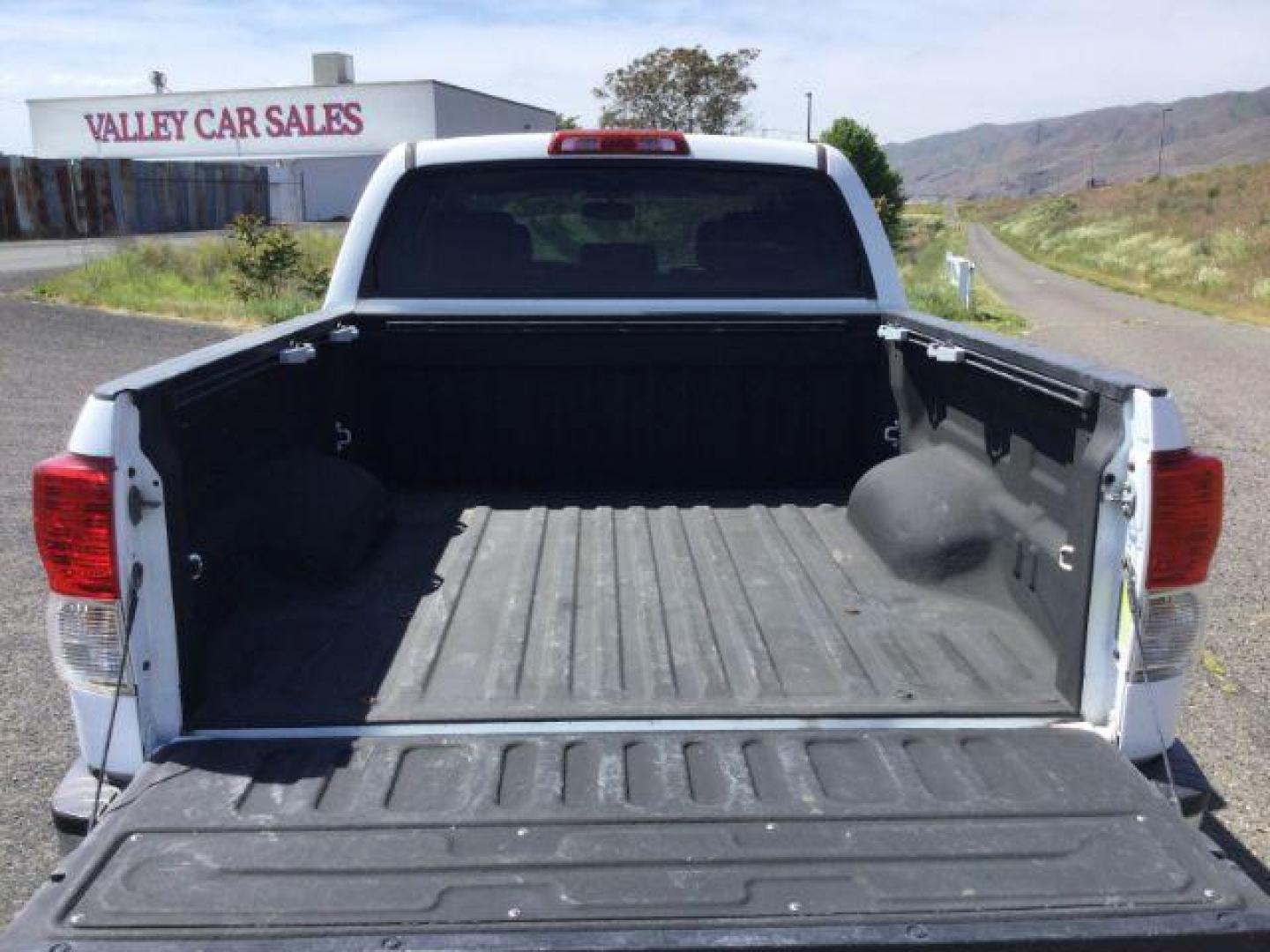 2012 Super White /Black Toyota Tundra Platinum Crew Max 4x4 (5TFHY5F10CX) with an I-FORCE 5.7L V-8 DOHC engine, 6-Speed Automatic transmission, located at 1801 Main Street, Lewiston, 83501, (208) 743-9371, 46.417065, -117.004799 - Photo#16