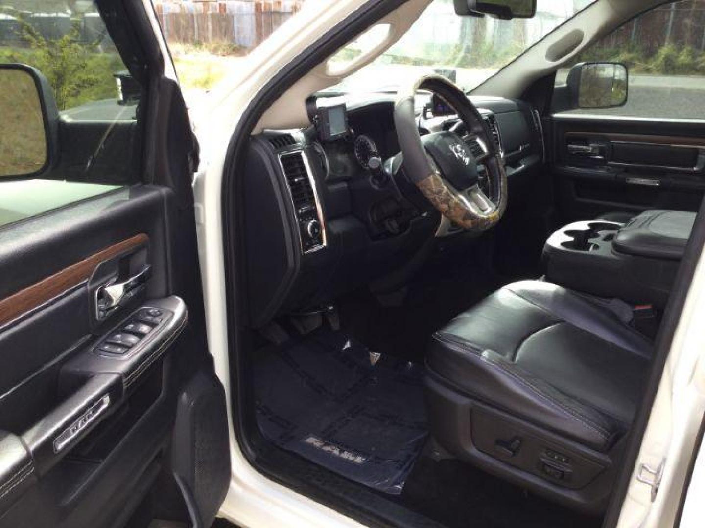 2016 Pearl White /Black Ram 2500 Laramie (3C6UR5FL3GG) with an Cummins 6.7L I-6 diesel direct injection engine, 6-Speed Automatic transmission, located at 1801 Main Street, Lewiston, 83501, (208) 743-9371, 46.417065, -117.004799 - Photo#2