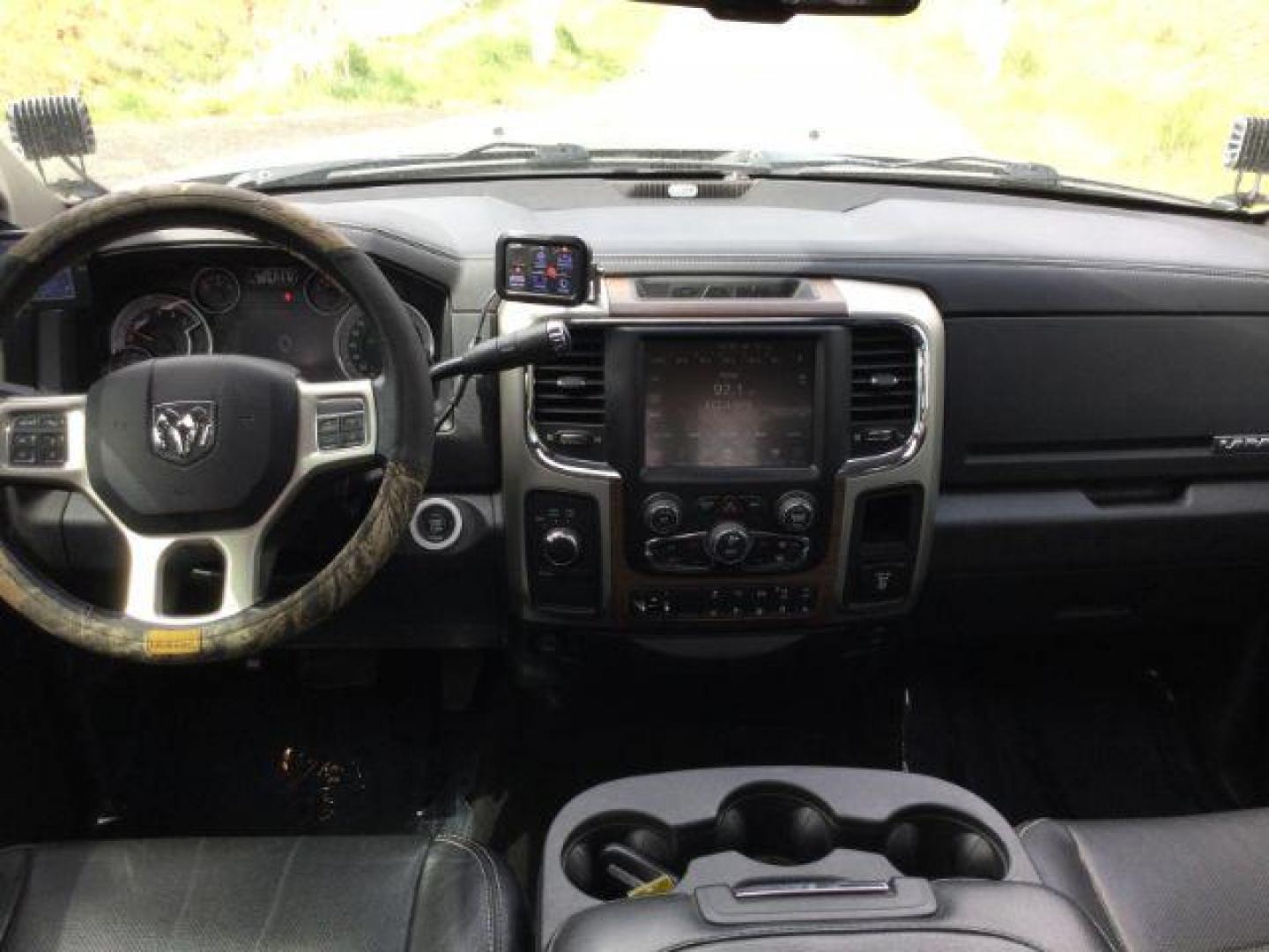 2016 Pearl White /Black Ram 2500 Laramie (3C6UR5FL3GG) with an Cummins 6.7L I-6 diesel direct injection engine, 6-Speed Automatic transmission, located at 1801 Main Street, Lewiston, 83501, (208) 743-9371, 46.417065, -117.004799 - Photo#3