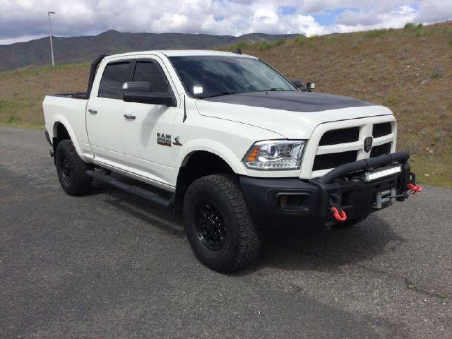 2016 Pearl White /Black Ram 2500 Laramie (3C6UR5FL3GG) with an Cummins 6.7L I-6 diesel direct injection engine, 6-Speed Automatic transmission, located at 1801 Main Street, Lewiston, 83501, (208) 743-9371, 46.417065, -117.004799 - Photo#5