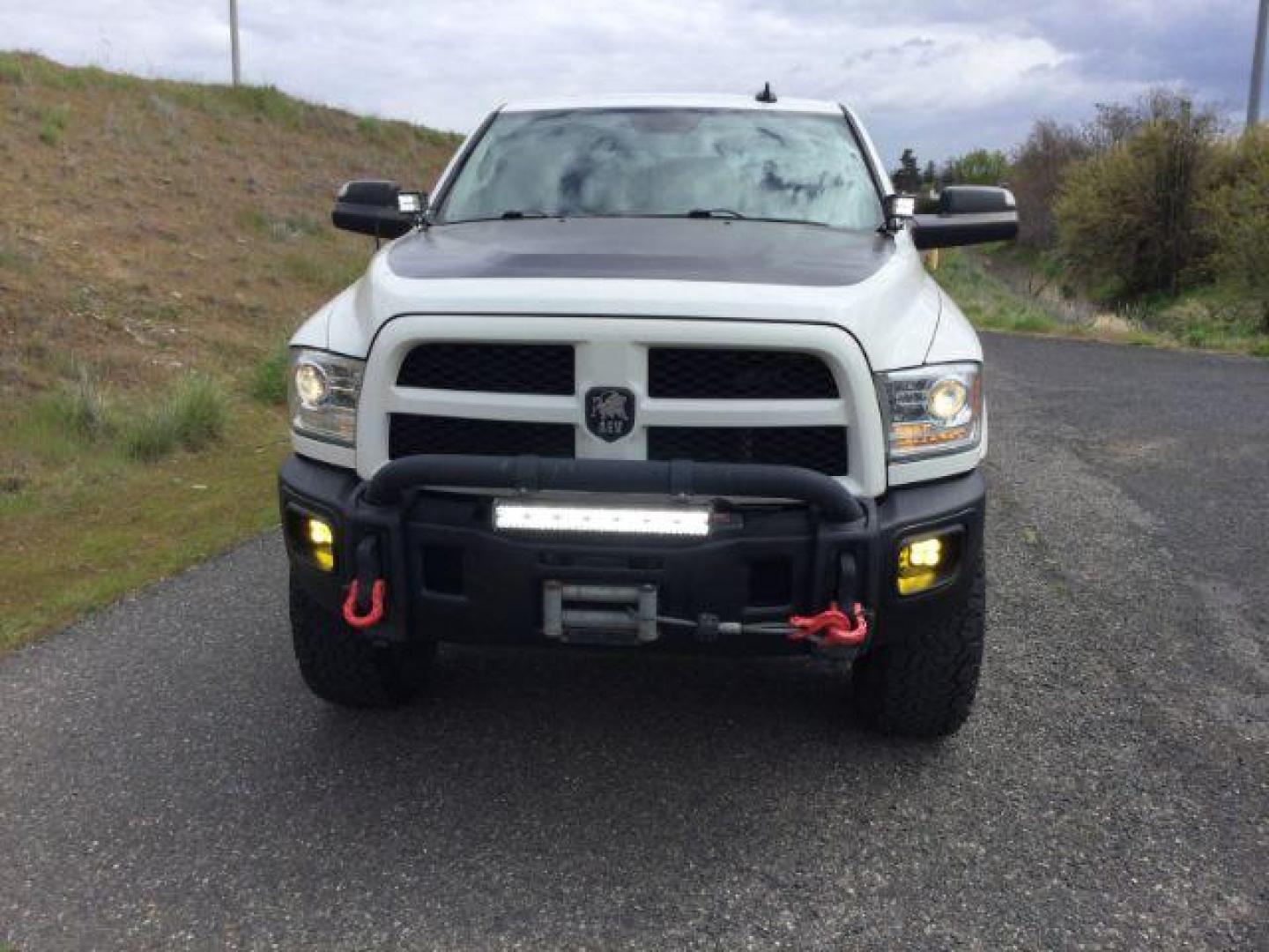 2016 Pearl White /Black Ram 2500 Laramie (3C6UR5FL3GG) with an Cummins 6.7L I-6 diesel direct injection engine, 6-Speed Automatic transmission, located at 1801 Main Street, Lewiston, 83501, (208) 743-9371, 46.417065, -117.004799 - Photo#9