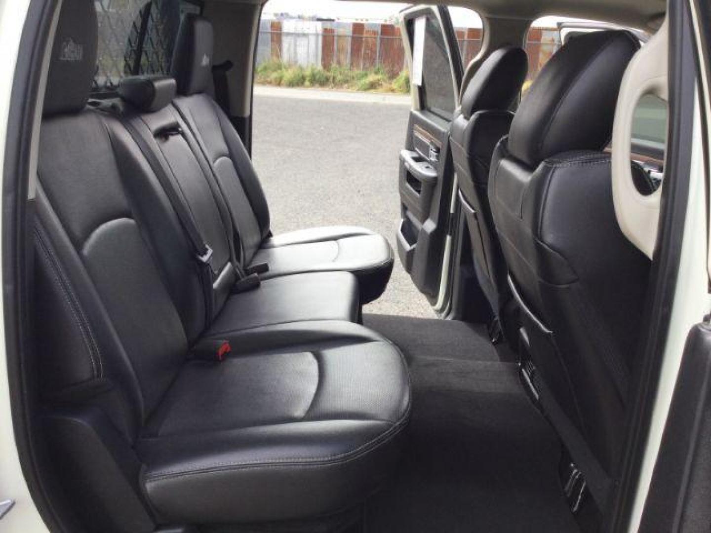 2016 Pearl White /Black Ram 2500 Laramie (3C6UR5FL3GG) with an Cummins 6.7L I-6 diesel direct injection engine, 6-Speed Automatic transmission, located at 1801 Main Street, Lewiston, 83501, (208) 743-9371, 46.417065, -117.004799 - Photo#14