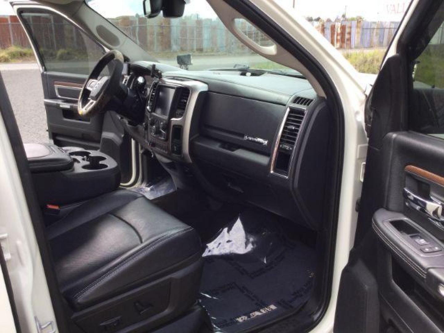 2016 Pearl White /Black Ram 2500 Laramie (3C6UR5FL3GG) with an Cummins 6.7L I-6 diesel direct injection engine, 6-Speed Automatic transmission, located at 1801 Main Street, Lewiston, 83501, (208) 743-9371, 46.417065, -117.004799 - Photo#15