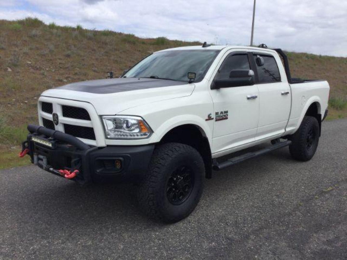 2016 Pearl White /Black Ram 2500 Laramie (3C6UR5FL3GG) with an Cummins 6.7L I-6 diesel direct injection engine, 6-Speed Automatic transmission, located at 1801 Main Street, Lewiston, 83501, (208) 743-9371, 46.417065, -117.004799 - Photo#18