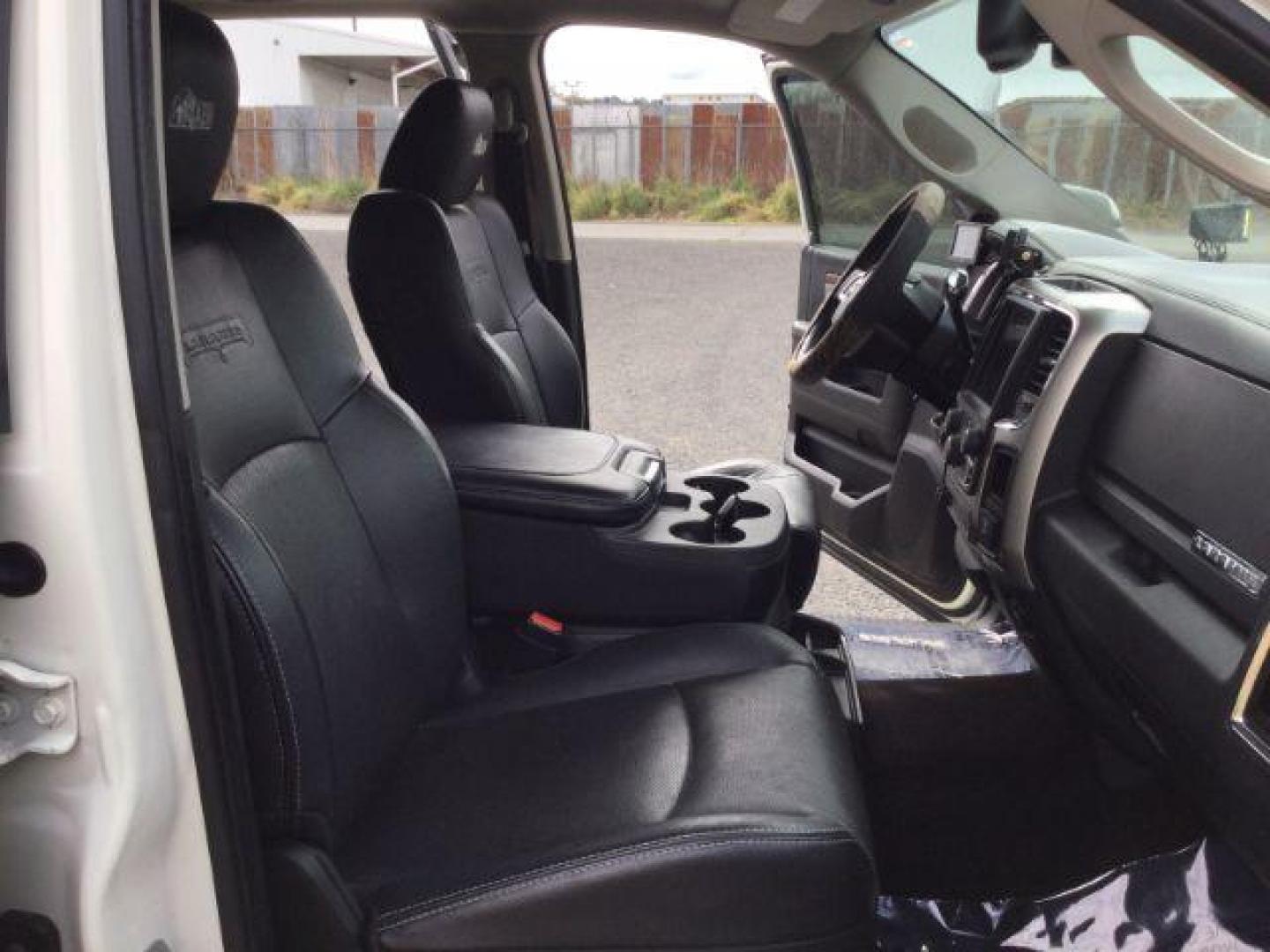 2016 Pearl White /Black Ram 2500 Laramie (3C6UR5FL3GG) with an Cummins 6.7L I-6 diesel direct injection engine, 6-Speed Automatic transmission, located at 1801 Main Street, Lewiston, 83501, (208) 743-9371, 46.417065, -117.004799 - Photo#19