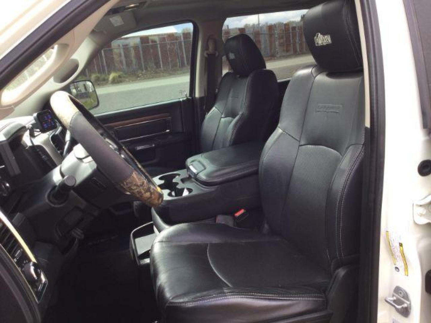 2016 Pearl White /Black Ram 2500 Laramie (3C6UR5FL3GG) with an Cummins 6.7L I-6 diesel direct injection engine, 6-Speed Automatic transmission, located at 1801 Main Street, Lewiston, 83501, (208) 743-9371, 46.417065, -117.004799 - Photo#25