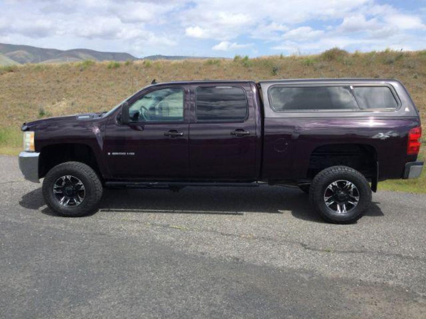 2009 /Light Cashmere/Dark Cashmere Chevrolet Silverado 2500HD LTZ (1GCHK63689F) with an Duramax 6.6L V-8 diesel direct injection engine, 6-Speed Automatic transmission, located at 1801 Main Street, Lewiston, 83501, (208) 743-9371, 46.417065, -117.004799 - Photo#1