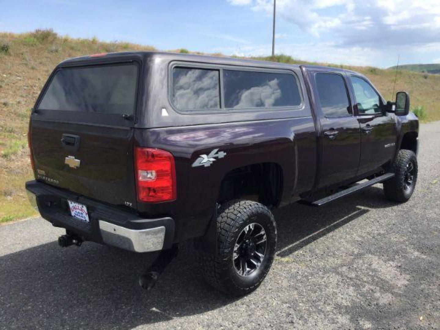 2009 /Light Cashmere/Dark Cashmere Chevrolet Silverado 2500HD LTZ (1GCHK63689F) with an Duramax 6.6L V-8 diesel direct injection engine, 6-Speed Automatic transmission, located at 1801 Main Street, Lewiston, 83501, (208) 743-9371, 46.417065, -117.004799 - Photo#19