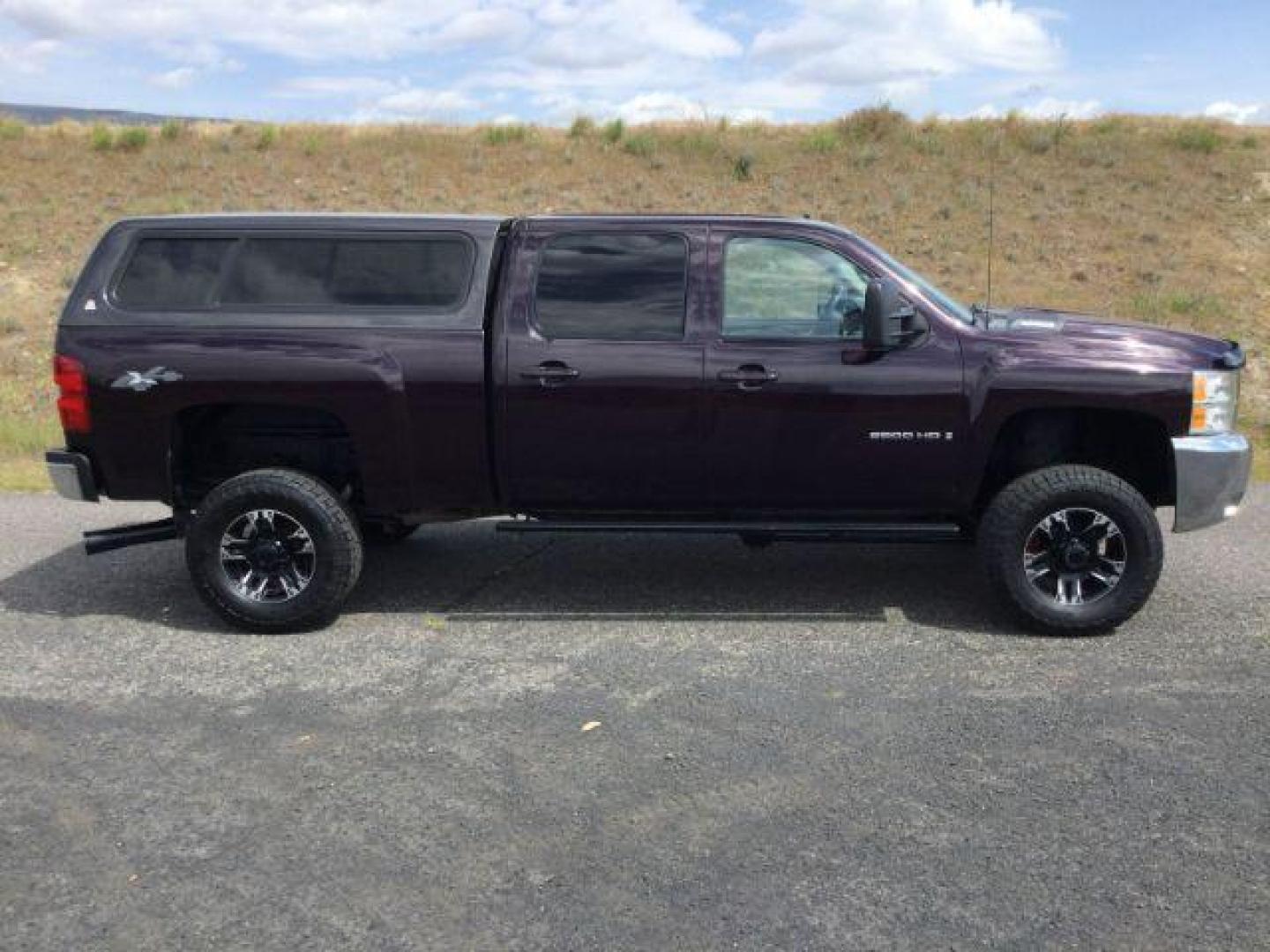 2009 /Light Cashmere/Dark Cashmere Chevrolet Silverado 2500HD LTZ (1GCHK63689F) with an Duramax 6.6L V-8 diesel direct injection engine, 6-Speed Automatic transmission, located at 1801 Main Street, Lewiston, 83501, (208) 743-9371, 46.417065, -117.004799 - Photo#20