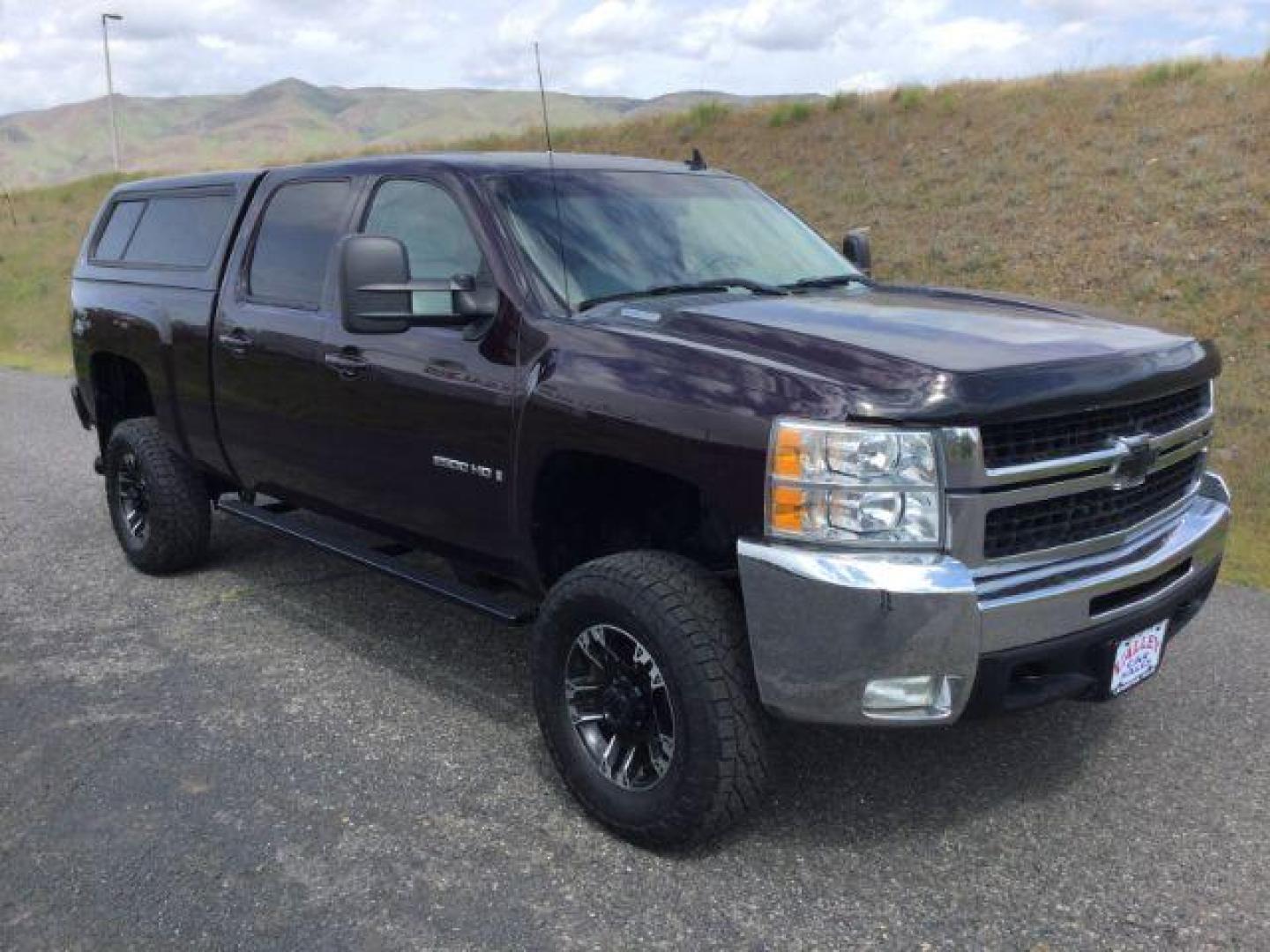 2009 /Light Cashmere/Dark Cashmere Chevrolet Silverado 2500HD LTZ (1GCHK63689F) with an Duramax 6.6L V-8 diesel direct injection engine, 6-Speed Automatic transmission, located at 1801 Main Street, Lewiston, 83501, (208) 743-9371, 46.417065, -117.004799 - Photo#21