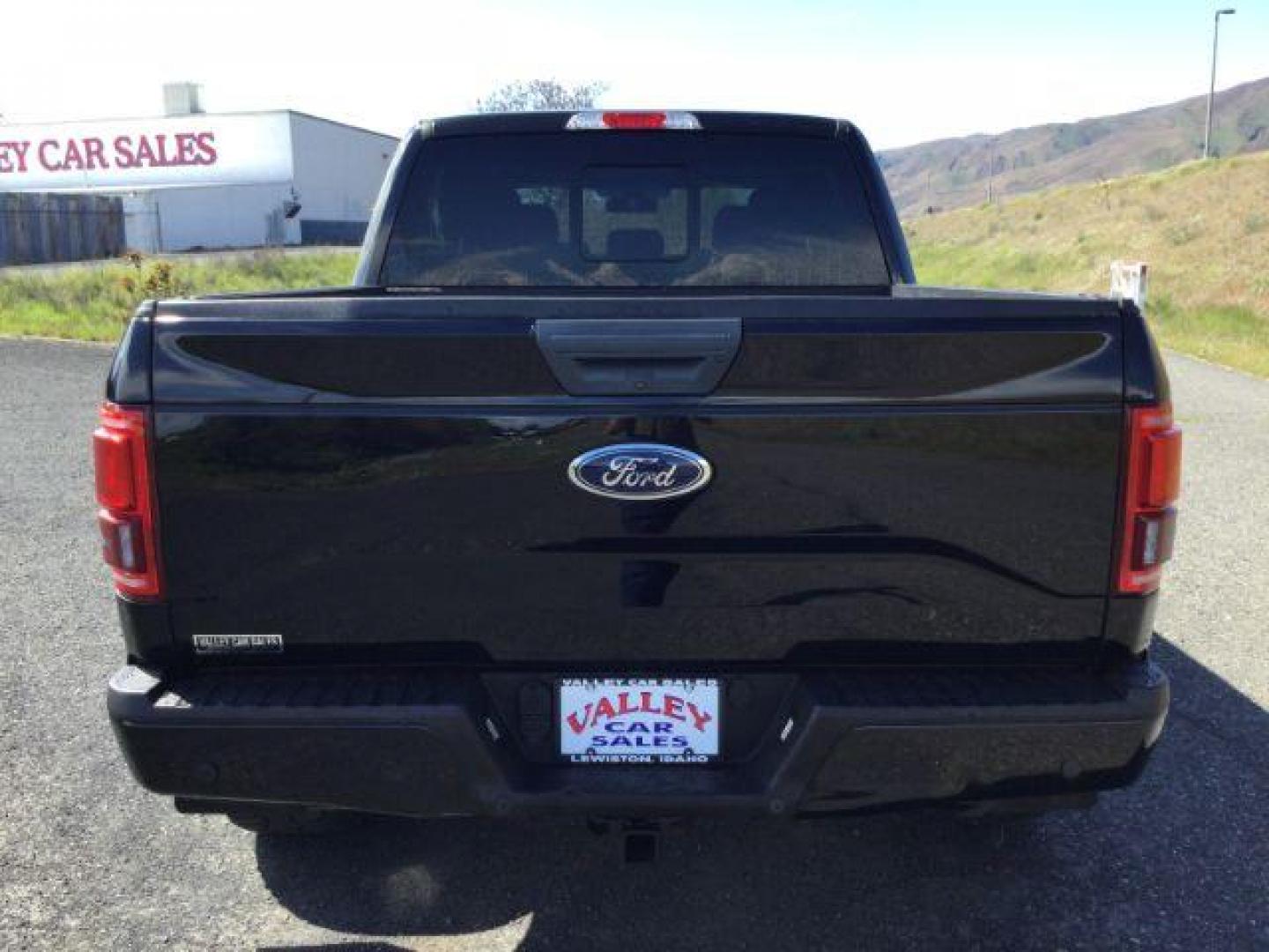 2017 Shadow Black /Black Ford F-150 LARIAT (1FTEW1EG4HK) with an EcoBoost 3.5L V-6 gasoline direct injection engine, 10-speed automatic transmission, located at 1801 Main Street, Lewiston, 83501, (208) 743-9371, 46.417065, -117.004799 - Photo#6