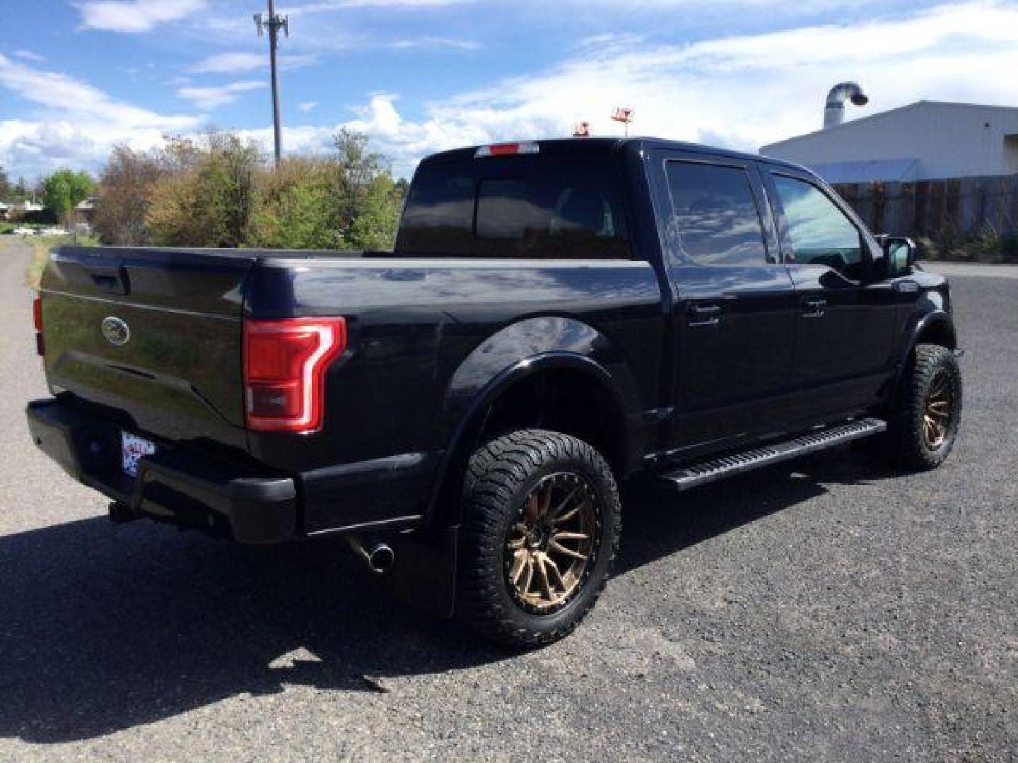 2017 Shadow Black /Black Ford F-150 LARIAT (1FTEW1EG4HK) with an EcoBoost 3.5L V-6 gasoline direct injection engine, 10-speed automatic transmission, located at 1801 Main Street, Lewiston, 83501, (208) 743-9371, 46.417065, -117.004799 - Photo#18