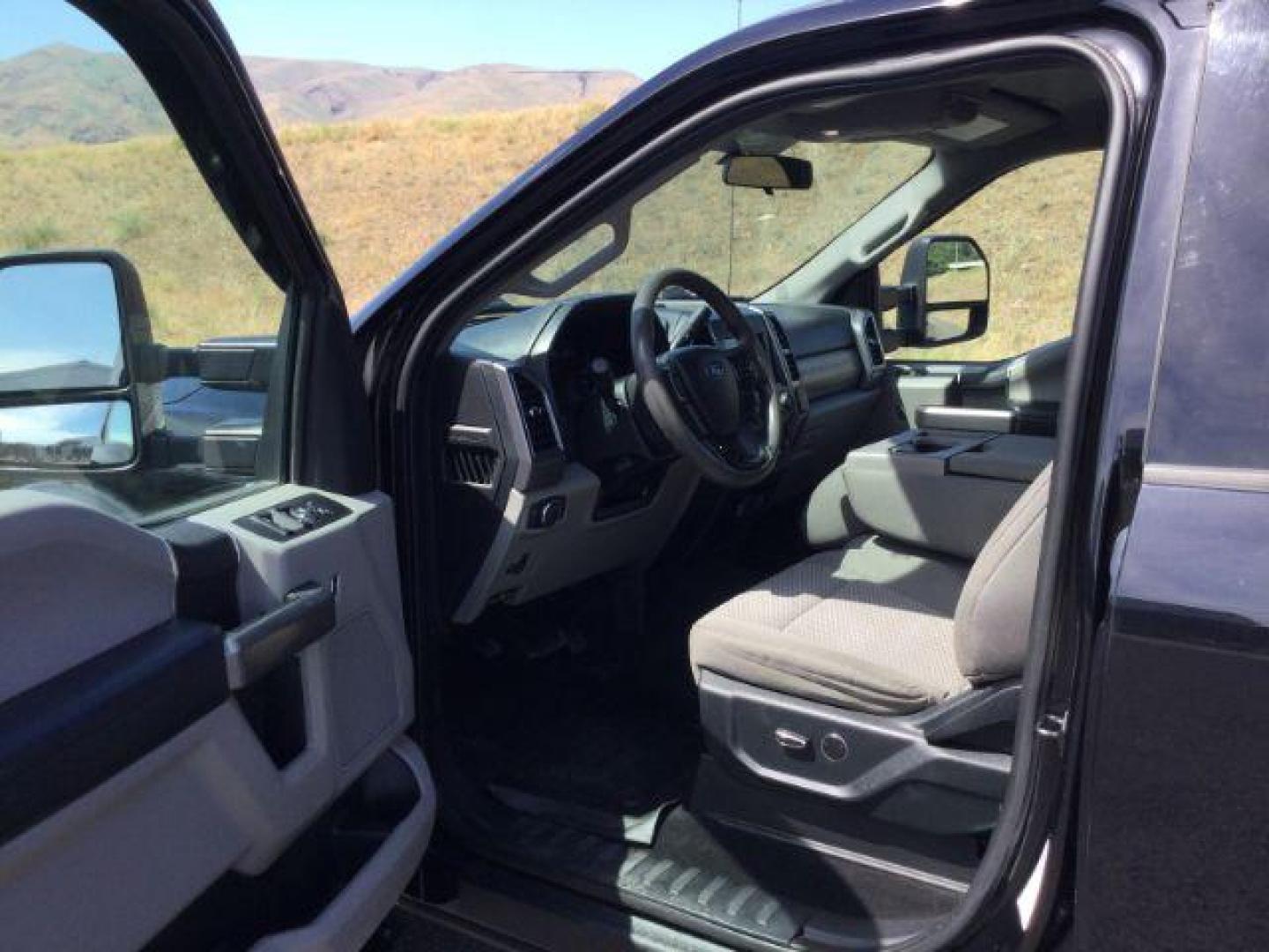2019 Agate Black /Medium Earth Gray Ford F-350 XLT Crew Cab 4WD (1FT8W3BT1KE) with an Powerstroke 6.7L V-8 diesel direct injection engine, 6-SPEED AUTOMATIC transmission, located at 1801 Main Street, Lewiston, 83501, (208) 743-9371, 46.417065, -117.004799 - Photo#4