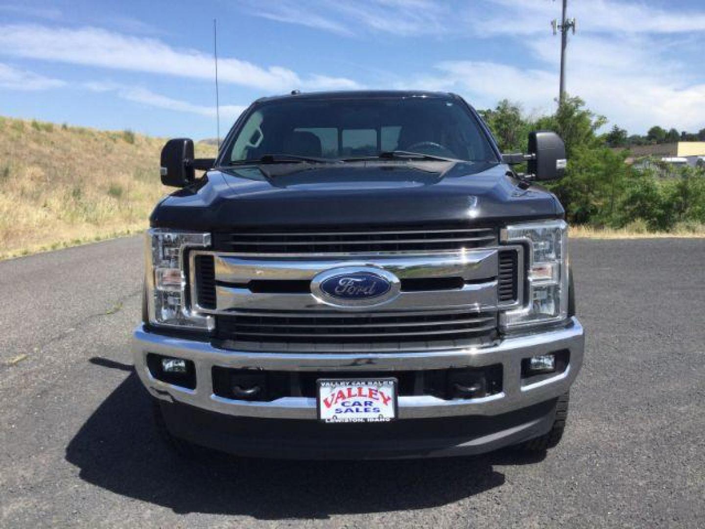 2019 Agate Black /Medium Earth Gray Ford F-350 XLT Crew Cab 4WD (1FT8W3BT1KE) with an Powerstroke 6.7L V-8 diesel direct injection engine, 6-SPEED AUTOMATIC transmission, located at 1801 Main Street, Lewiston, 83501, (208) 743-9371, 46.417065, -117.004799 - Photo#8