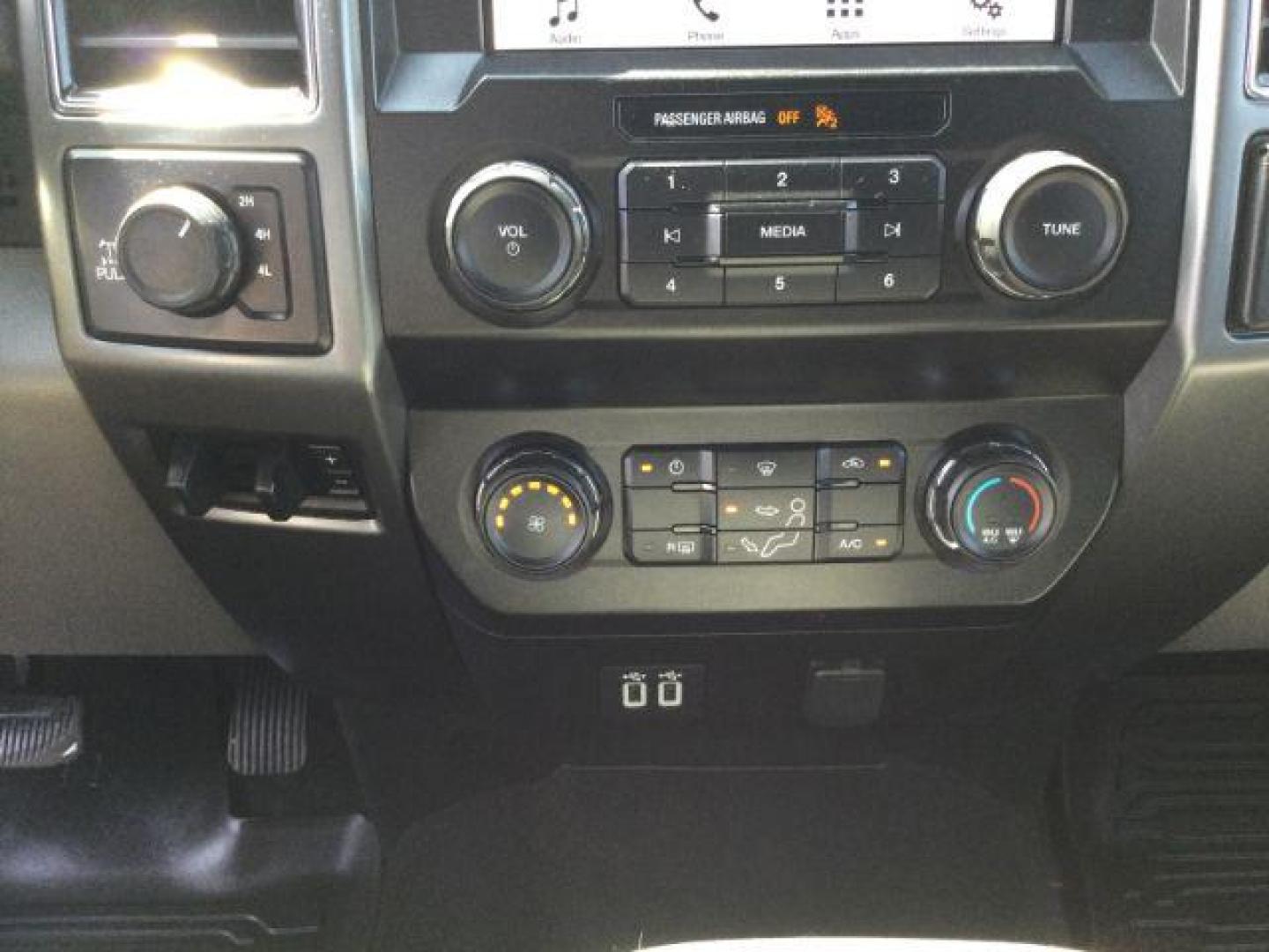 2019 Agate Black /Medium Earth Gray Ford F-350 XLT Crew Cab 4WD (1FT8W3BT1KE) with an Powerstroke 6.7L V-8 diesel direct injection engine, 6-SPEED AUTOMATIC transmission, located at 1801 Main Street, Lewiston, 83501, (208) 743-9371, 46.417065, -117.004799 - Photo#14
