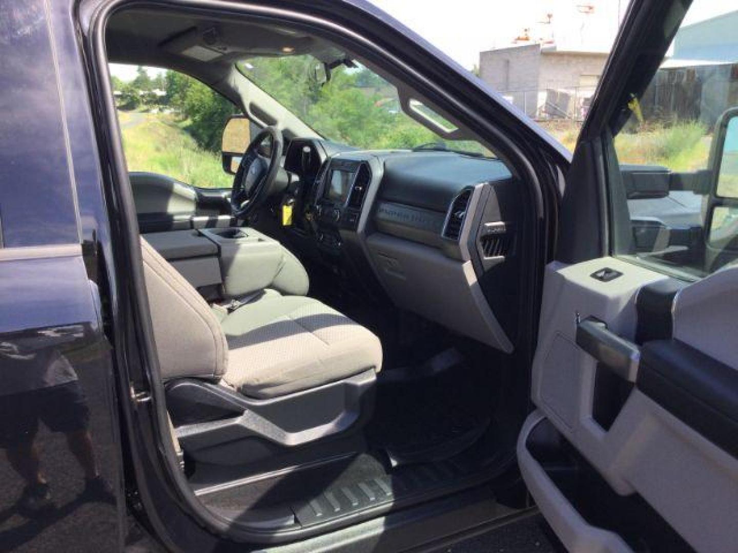 2019 Agate Black /Medium Earth Gray Ford F-350 XLT Crew Cab 4WD (1FT8W3BT1KE) with an Powerstroke 6.7L V-8 diesel direct injection engine, 6-SPEED AUTOMATIC transmission, located at 1801 Main Street, Lewiston, 83501, (208) 743-9371, 46.417065, -117.004799 - Photo#20