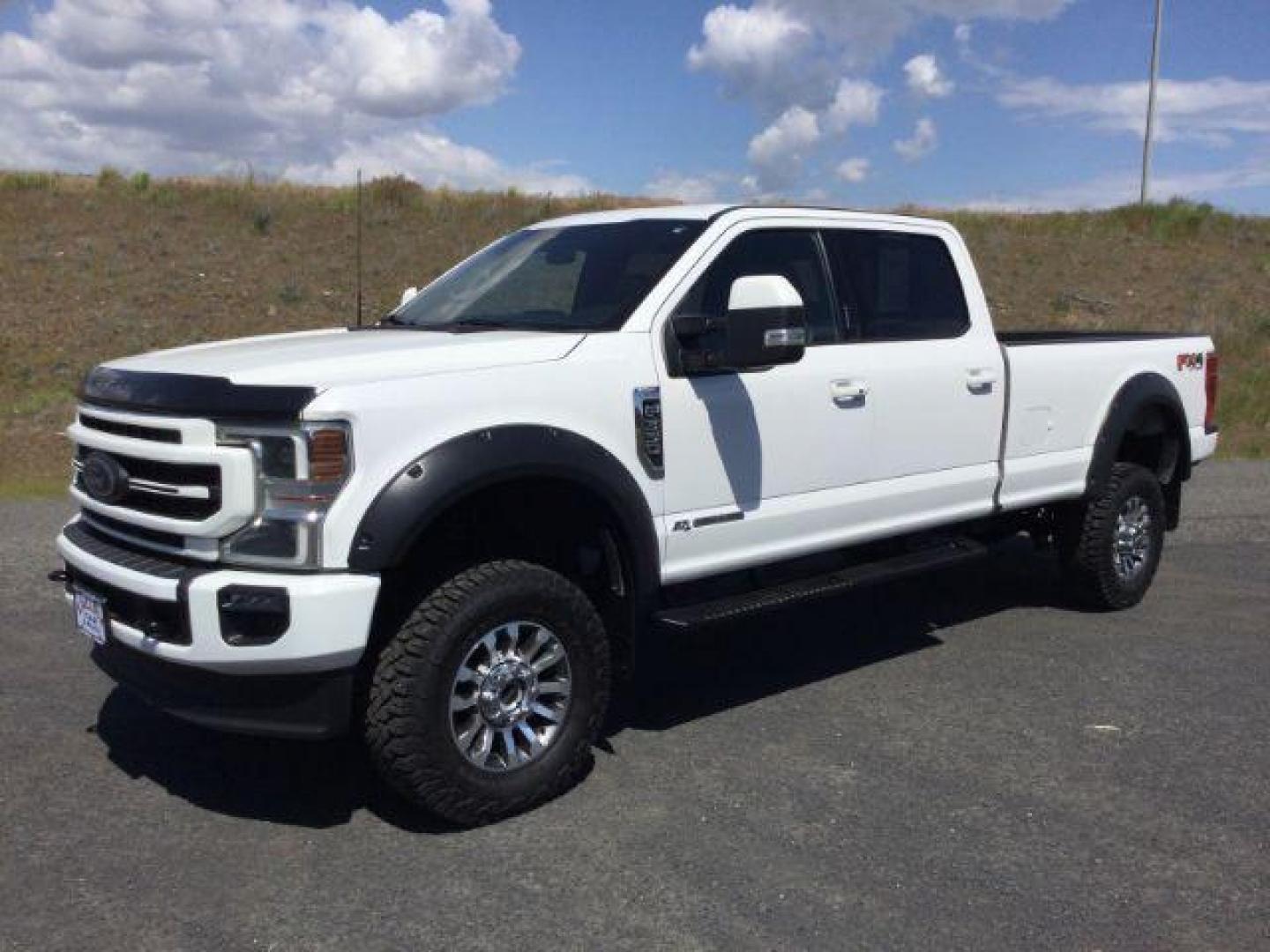 2022 Star White Metallic Tri-Coat /Black Onyx Ford F-350 Lariat Crew Cab 4WD (1FT8W3BT1NE) with an Powerstroke 6.7L V-8 diesel direct injection engine, 10 speed automatic transmission, located at 1801 Main Street, Lewiston, 83501, (208) 743-9371, 46.417065, -117.004799 - Photo#0