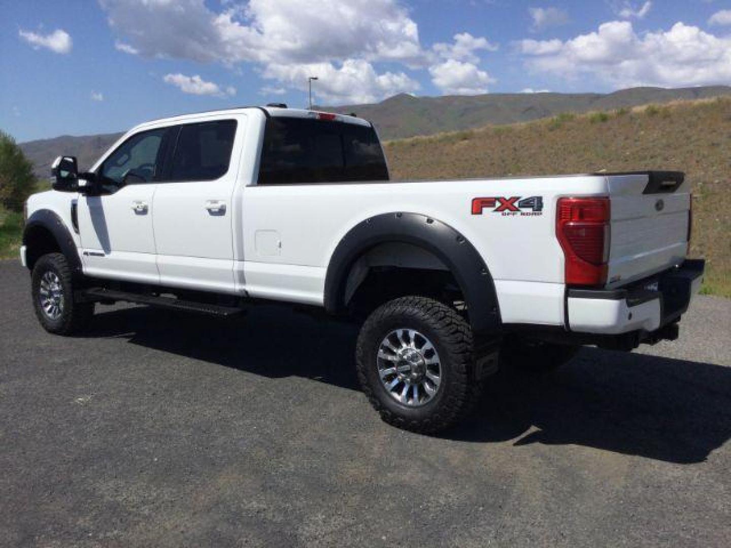 2022 Star White Metallic Tri-Coat /Black Onyx Ford F-350 Lariat Crew Cab 4WD (1FT8W3BT1NE) with an Powerstroke 6.7L V-8 diesel direct injection engine, 10 speed automatic transmission, located at 1801 Main Street, Lewiston, 83501, (208) 743-9371, 46.417065, -117.004799 - Photo#1