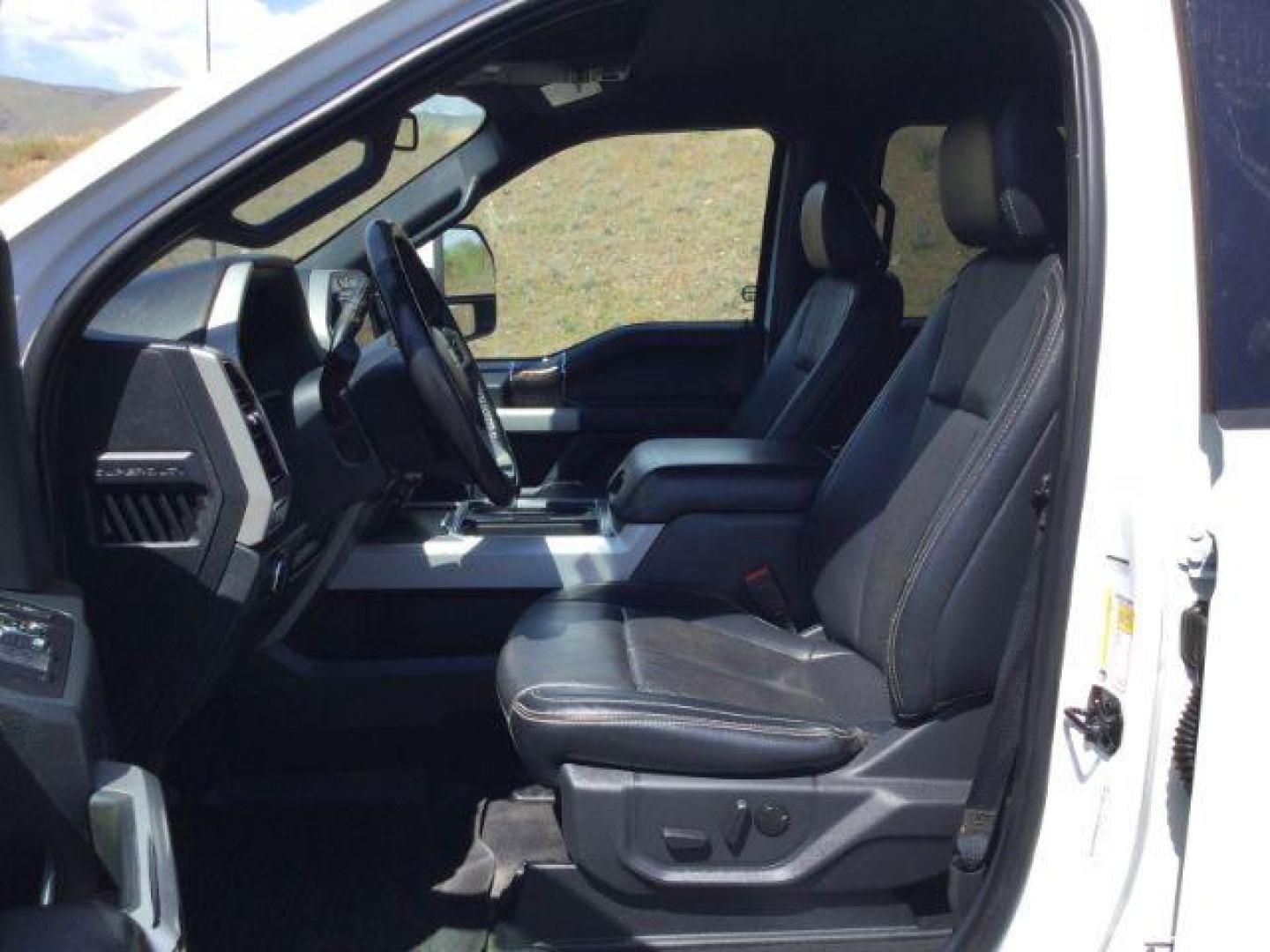 2022 Star White Metallic Tri-Coat /Black Onyx Ford F-350 Lariat Crew Cab 4WD (1FT8W3BT1NE) with an Powerstroke 6.7L V-8 diesel direct injection engine, 10 speed automatic transmission, located at 1801 Main Street, Lewiston, 83501, (208) 743-9371, 46.417065, -117.004799 - Photo#4