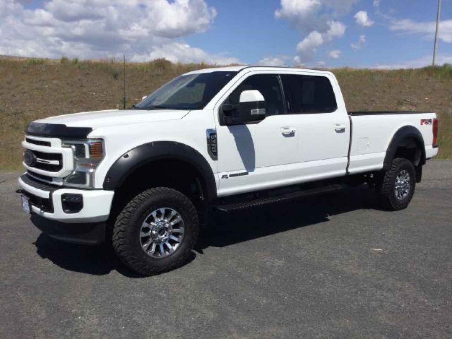 2022 Star White Metallic Tri-Coat /Black Onyx Ford F-350 Lariat Crew Cab 4WD (1FT8W3BT1NE) with an Powerstroke 6.7L V-8 diesel direct injection engine, 10 speed automatic transmission, located at 1801 Main Street, Lewiston, 83501, (208) 743-9371, 46.417065, -117.004799 - Photo#7
