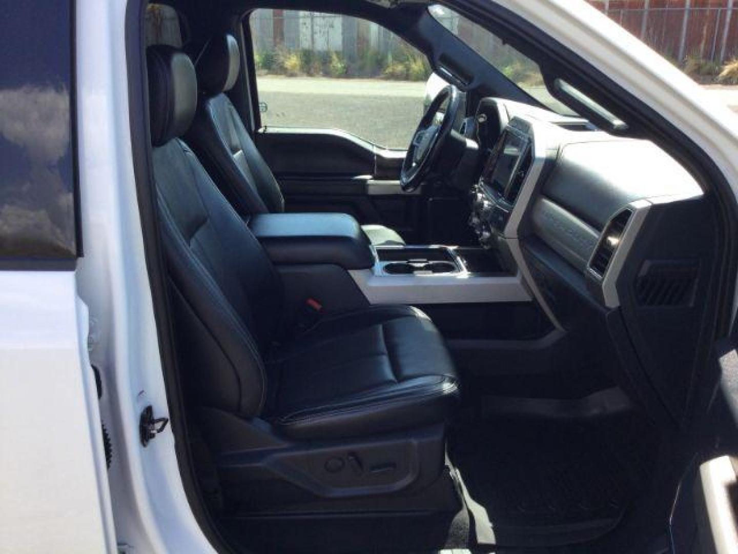 2022 Star White Metallic Tri-Coat /Black Onyx Ford F-350 Lariat Crew Cab 4WD (1FT8W3BT1NE) with an Powerstroke 6.7L V-8 diesel direct injection engine, 10 speed automatic transmission, located at 1801 Main Street, Lewiston, 83501, (208) 743-9371, 46.417065, -117.004799 - Photo#12