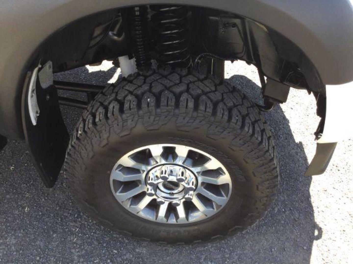 2022 Star White Metallic Tri-Coat /Black Onyx Ford F-350 Lariat Crew Cab 4WD (1FT8W3BT1NE) with an Powerstroke 6.7L V-8 diesel direct injection engine, 10 speed automatic transmission, located at 1801 Main Street, Lewiston, 83501, (208) 743-9371, 46.417065, -117.004799 - Photo#13