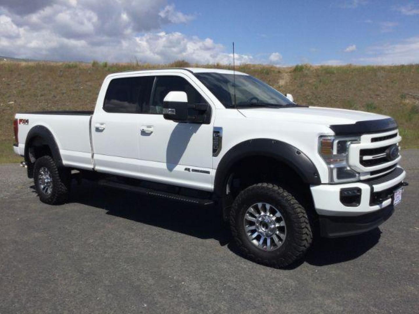 2022 Star White Metallic Tri-Coat /Black Onyx Ford F-350 Lariat Crew Cab 4WD (1FT8W3BT1NE) with an Powerstroke 6.7L V-8 diesel direct injection engine, 10 speed automatic transmission, located at 1801 Main Street, Lewiston, 83501, (208) 743-9371, 46.417065, -117.004799 - Photo#15