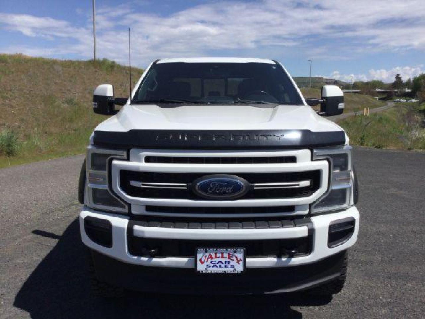2022 Star White Metallic Tri-Coat /Black Onyx Ford F-350 Lariat Crew Cab 4WD (1FT8W3BT1NE) with an Powerstroke 6.7L V-8 diesel direct injection engine, 10 speed automatic transmission, located at 1801 Main Street, Lewiston, 83501, (208) 743-9371, 46.417065, -117.004799 - Photo#18