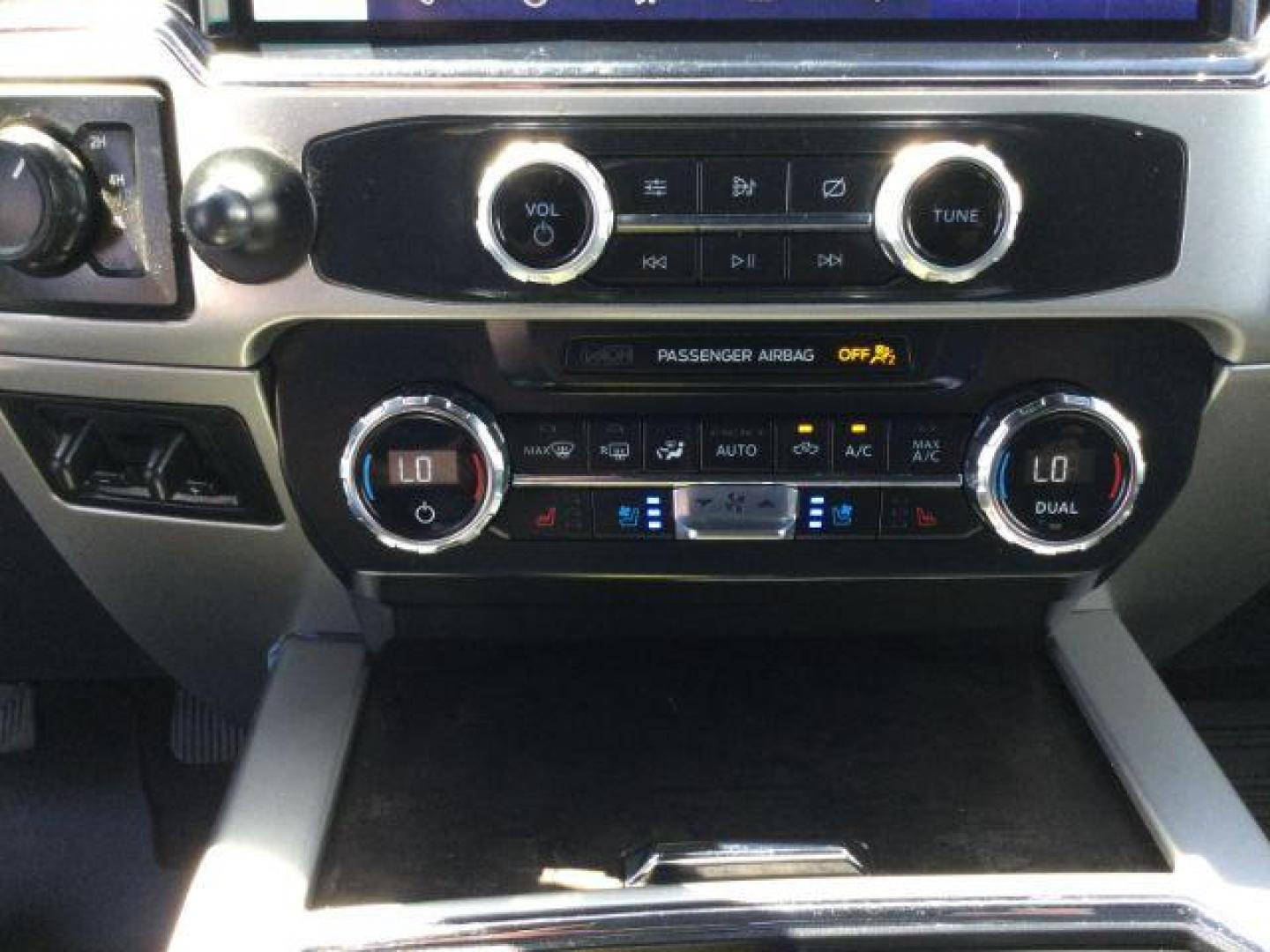 2022 Star White Metallic Tri-Coat /Black Onyx Ford F-350 Lariat Crew Cab 4WD (1FT8W3BT1NE) with an Powerstroke 6.7L V-8 diesel direct injection engine, 10 speed automatic transmission, located at 1801 Main Street, Lewiston, 83501, (208) 743-9371, 46.417065, -117.004799 - Photo#21