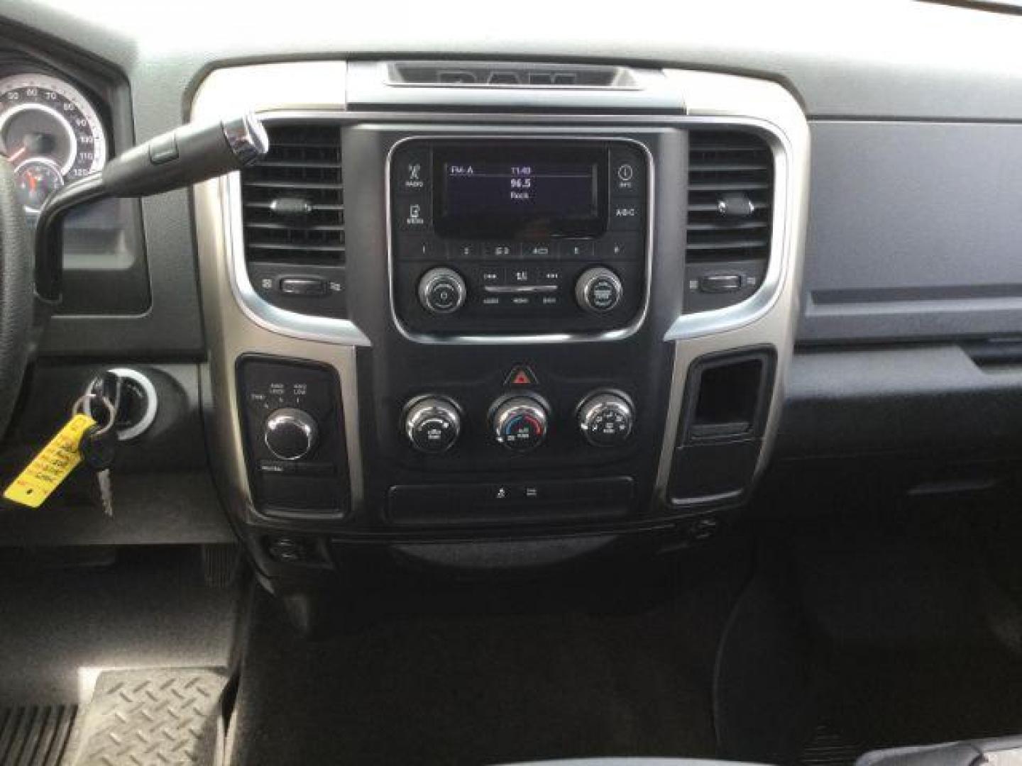 2013 Bright Silver Metallic Clearcoat /Diesel Gray/Black Ram 1500 SLT (1C6RR7LT0DS) with an HEMI 5.7L V-8 variable valve control engine, 6-Speed Automatic transmission, located at 1801 Main Street, Lewiston, 83501, (208) 743-9371, 46.417065, -117.004799 - Photo#6