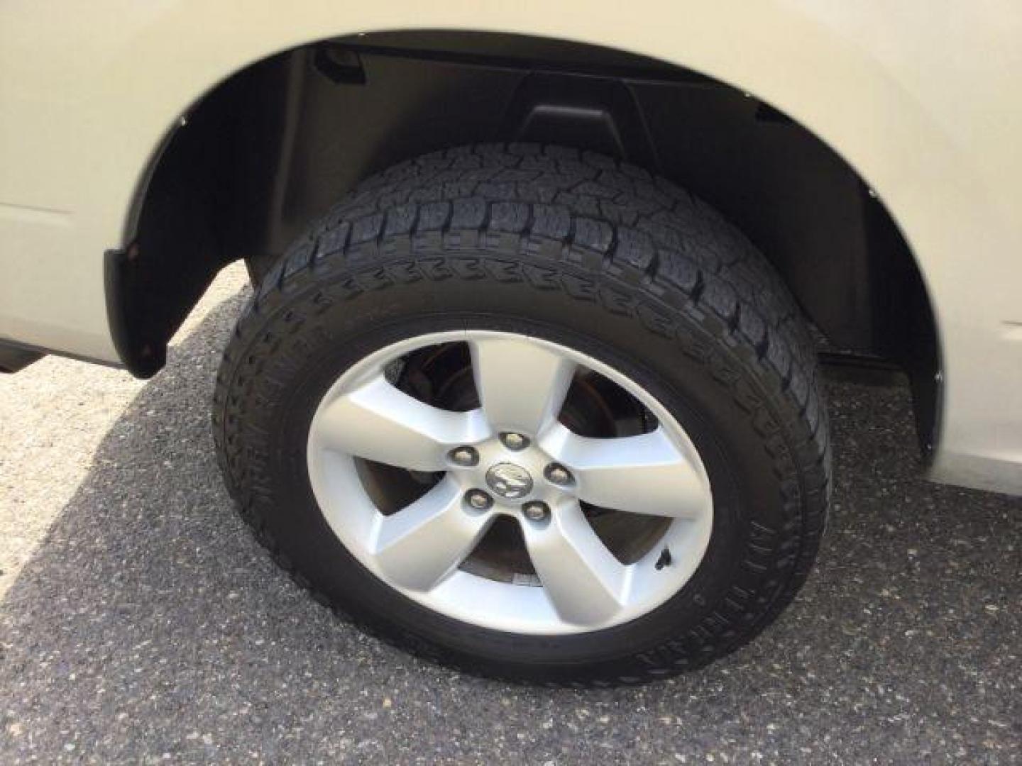 2013 Bright Silver Metallic Clearcoat /Diesel Gray/Black Ram 1500 SLT (1C6RR7LT0DS) with an HEMI 5.7L V-8 variable valve control engine, 6-Speed Automatic transmission, located at 1801 Main Street, Lewiston, 83501, (208) 743-9371, 46.417065, -117.004799 - Photo#9