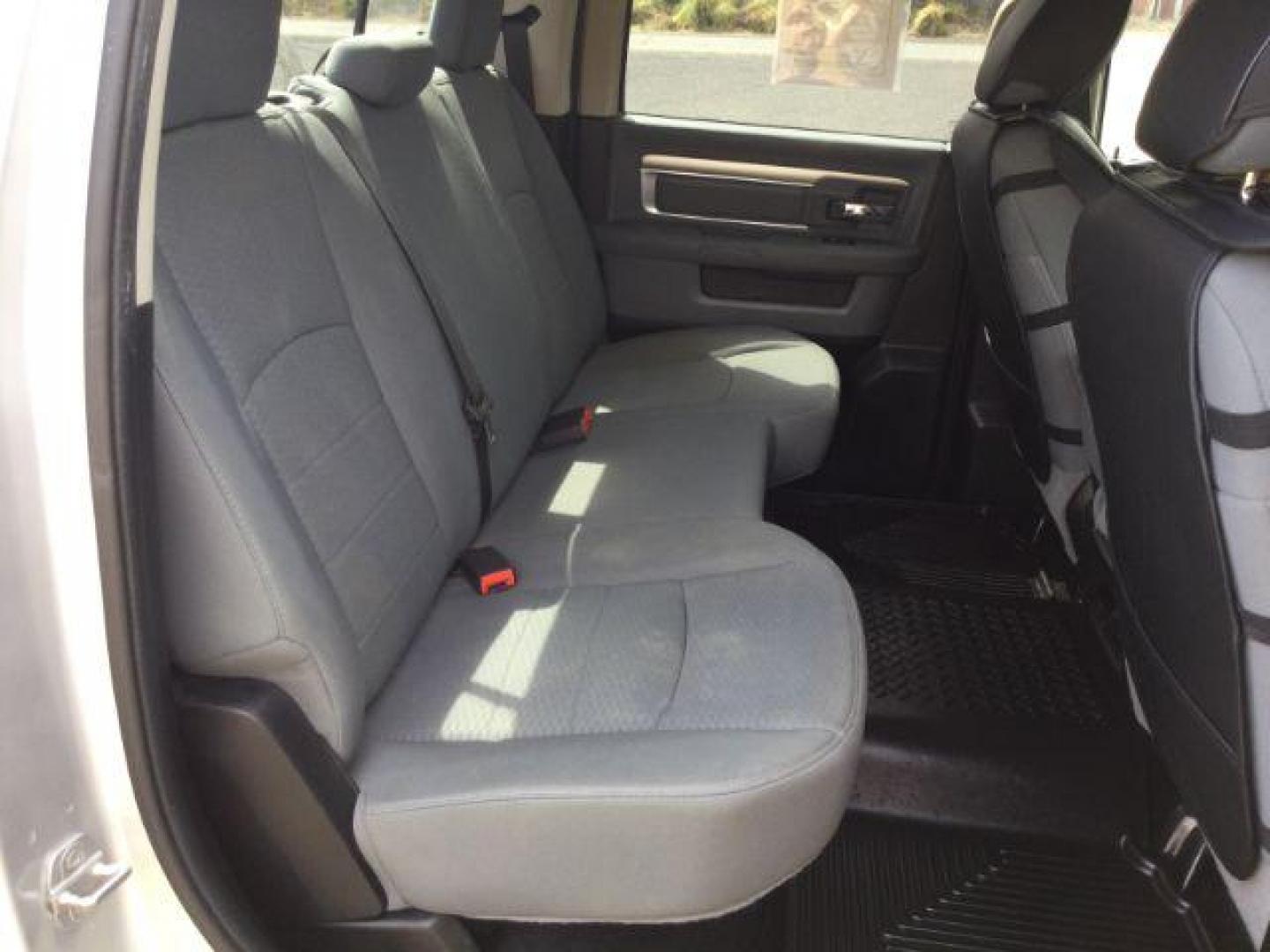 2013 Bright Silver Metallic Clearcoat /Diesel Gray/Black Ram 1500 SLT (1C6RR7LT0DS) with an HEMI 5.7L V-8 variable valve control engine, 6-Speed Automatic transmission, located at 1801 Main Street, Lewiston, 83501, (208) 743-9371, 46.417065, -117.004799 - Photo#12