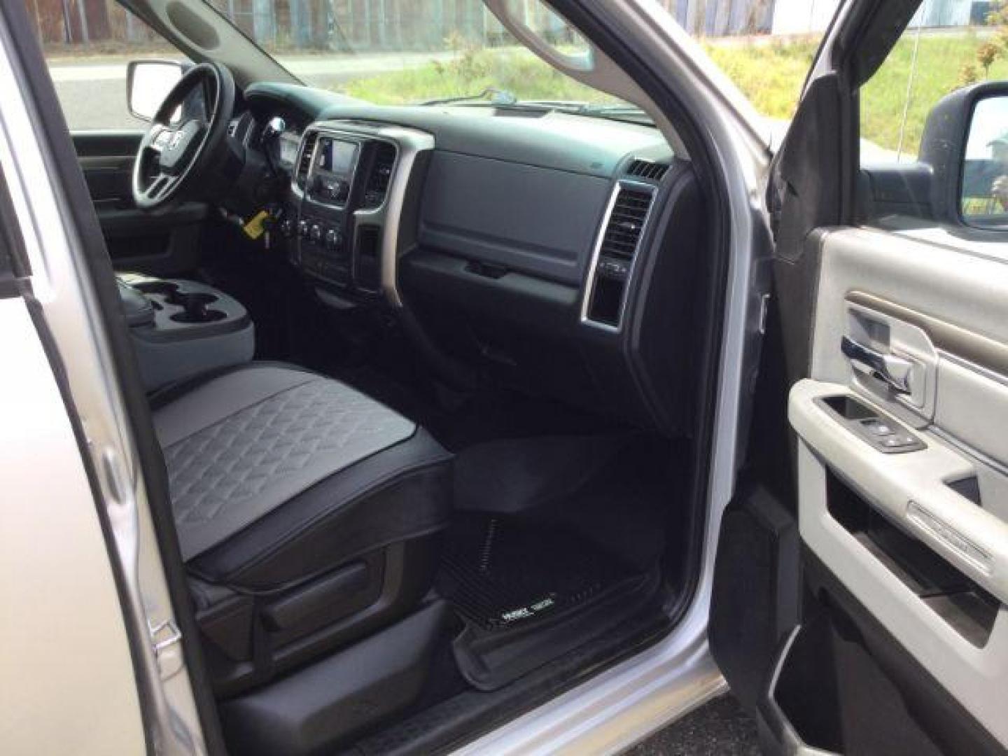 2013 Bright Silver Metallic Clearcoat /Diesel Gray/Black Ram 1500 SLT (1C6RR7LT0DS) with an HEMI 5.7L V-8 variable valve control engine, 6-Speed Automatic transmission, located at 1801 Main Street, Lewiston, 83501, (208) 743-9371, 46.417065, -117.004799 - Photo#13