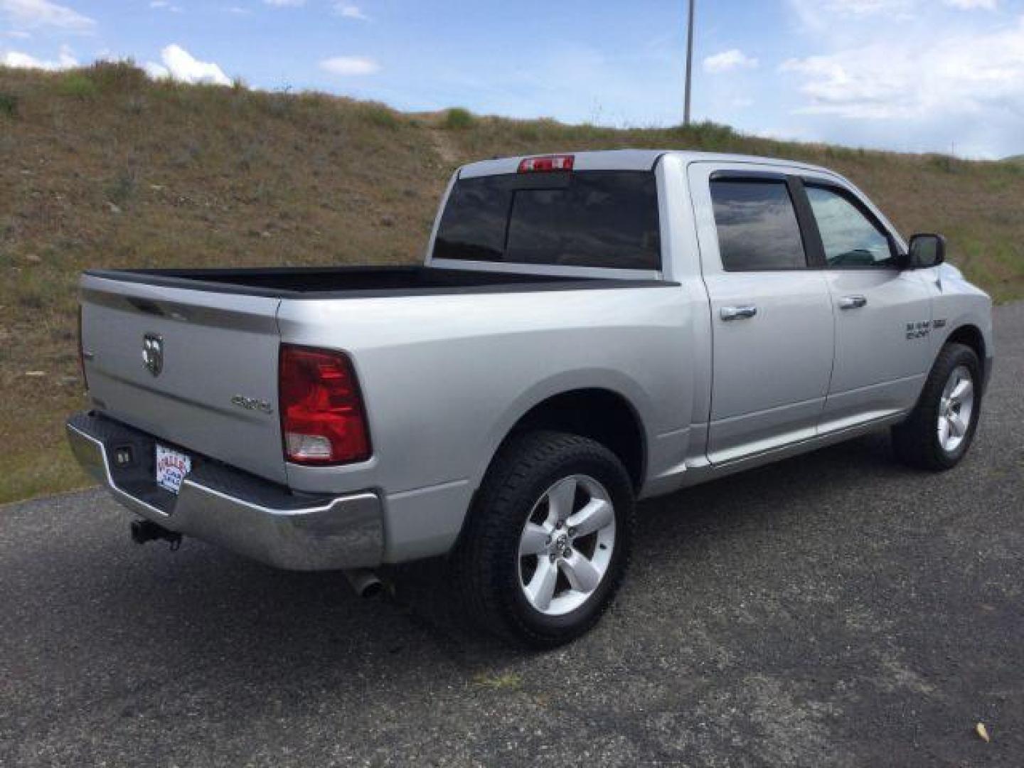 2013 Bright Silver Metallic Clearcoat /Diesel Gray/Black Ram 1500 SLT (1C6RR7LT0DS) with an HEMI 5.7L V-8 variable valve control engine, 6-Speed Automatic transmission, located at 1801 Main Street, Lewiston, 83501, (208) 743-9371, 46.417065, -117.004799 - Photo#16