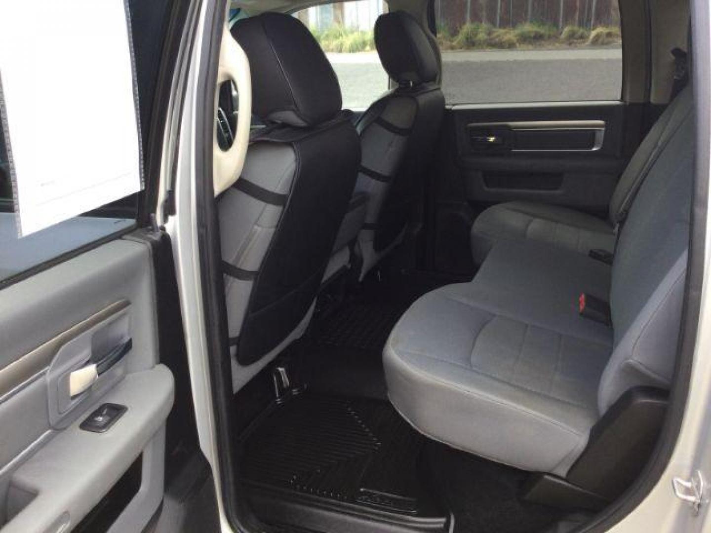 2013 Bright Silver Metallic Clearcoat /Diesel Gray/Black Ram 1500 SLT (1C6RR7LT0DS) with an HEMI 5.7L V-8 variable valve control engine, 6-Speed Automatic transmission, located at 1801 Main Street, Lewiston, 83501, (208) 743-9371, 46.417065, -117.004799 - Photo#19