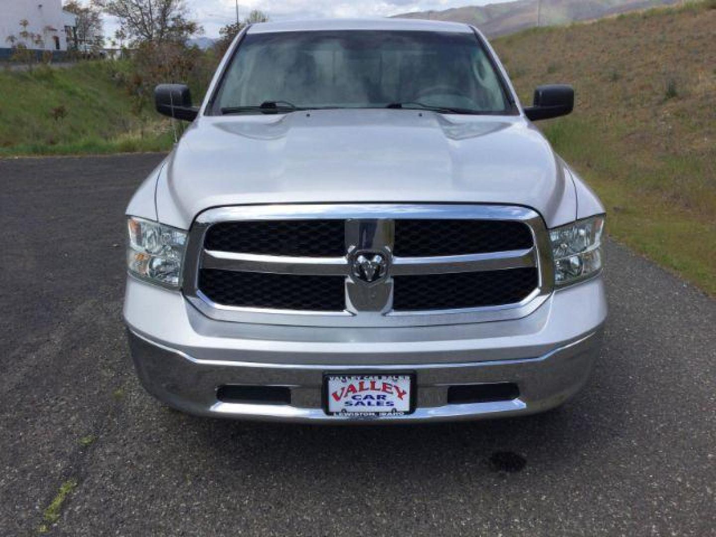 2013 Bright Silver Metallic Clearcoat /Diesel Gray/Black Ram 1500 SLT (1C6RR7LT0DS) with an HEMI 5.7L V-8 variable valve control engine, 6-Speed Automatic transmission, located at 1801 Main Street, Lewiston, 83501, (208) 743-9371, 46.417065, -117.004799 - Photo#21