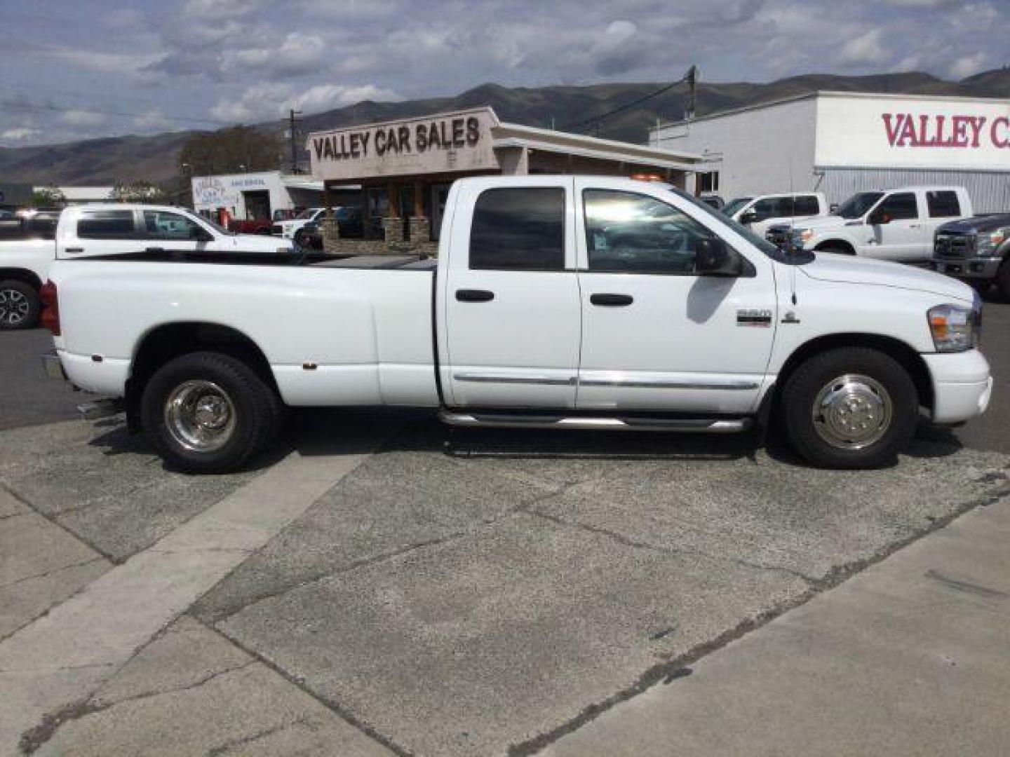 2008 Bright White Clearcoat /Khaki Dodge Ram 3500 Laramie (3D7ML48A98G) with an Cummins 6.7L I-6 diesel direct injection engine, 6-Speed Automatic transmission, located at 1801 Main Street, Lewiston, 83501, (208) 743-9371, 46.417065, -117.004799 - Photo#21