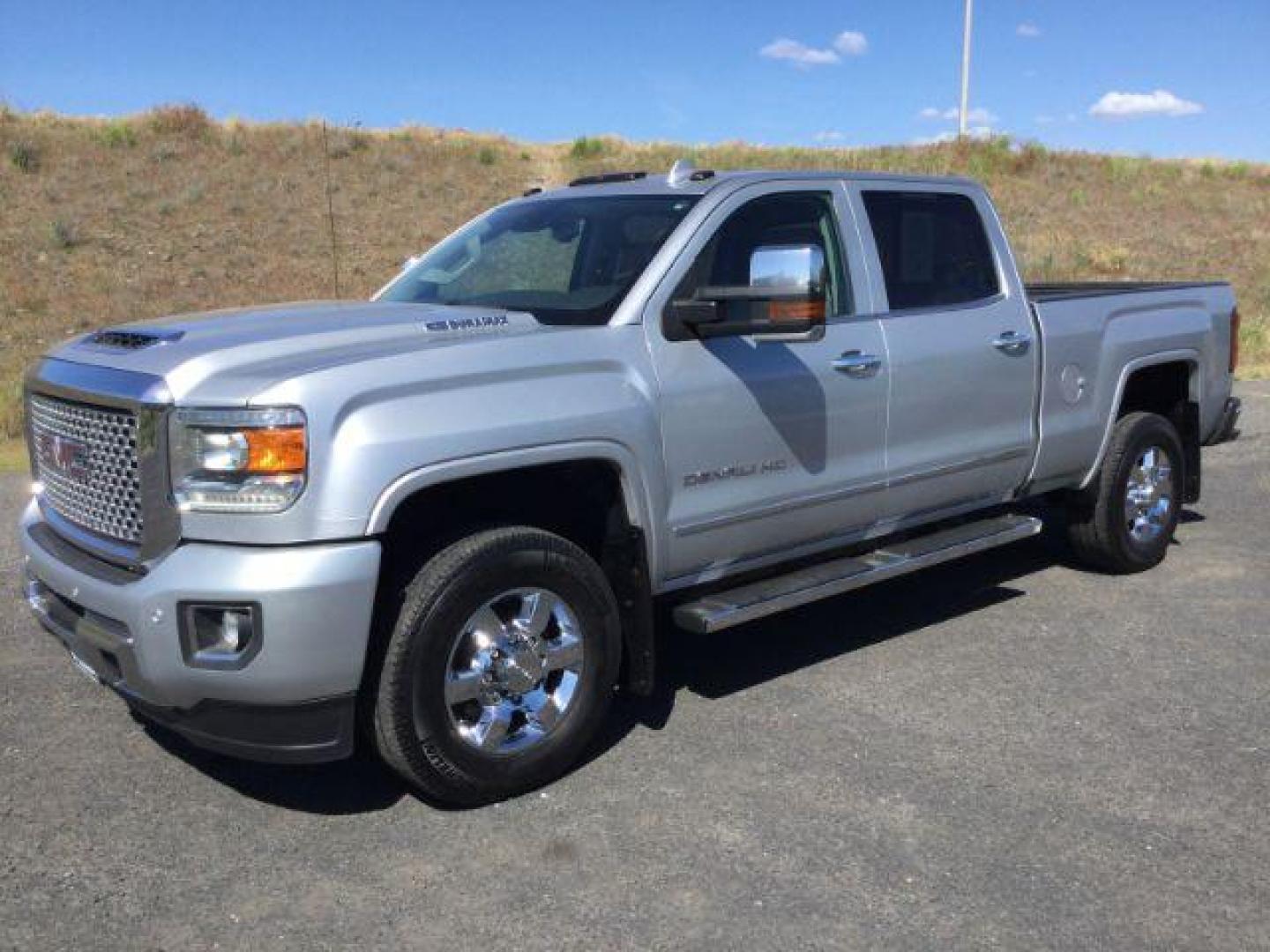 2017 Quicksilver Metallic /Cocoa/Dark Sand GMC Sierra 3500HD Denali (1GT42YEY1HF) with an Duramax 6.6L V-8 diesel direct injection engine, 6-Speed Automatic transmission, located at 1801 Main Street, Lewiston, 83501, (208) 743-9371, 46.417065, -117.004799 - Photo#0