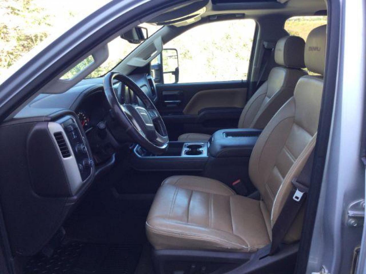 2017 Quicksilver Metallic /Cocoa/Dark Sand GMC Sierra 3500HD Denali (1GT42YEY1HF) with an Duramax 6.6L V-8 diesel direct injection engine, 6-Speed Automatic transmission, located at 1801 Main Street, Lewiston, 83501, (208) 743-9371, 46.417065, -117.004799 - Photo#10