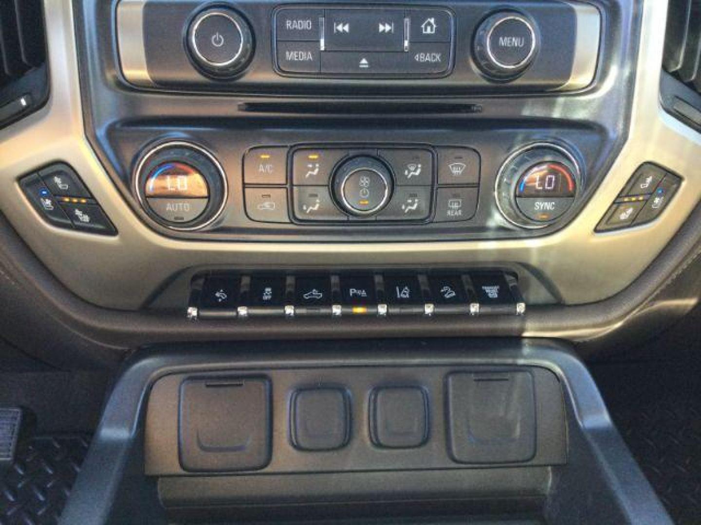 2017 Quicksilver Metallic /Cocoa/Dark Sand GMC Sierra 3500HD Denali (1GT42YEY1HF) with an Duramax 6.6L V-8 diesel direct injection engine, 6-Speed Automatic transmission, located at 1801 Main Street, Lewiston, 83501, (208) 743-9371, 46.417065, -117.004799 - Photo#17