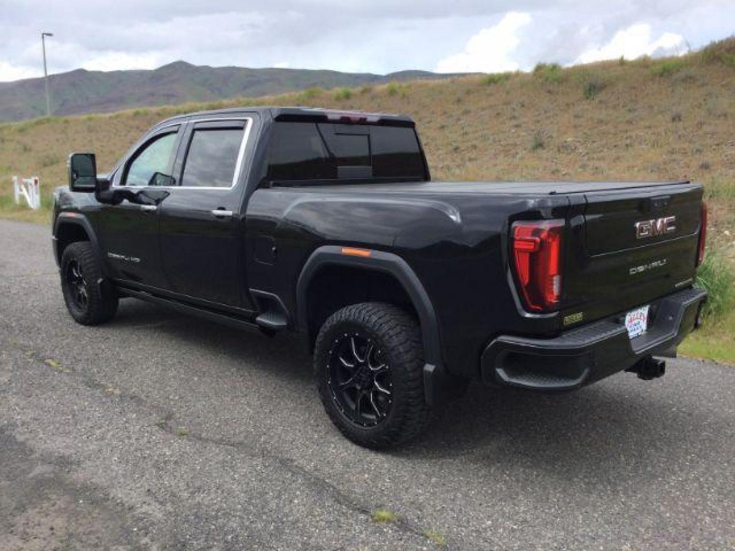 2021 Onyx Black /Jet Black GMC Sierra 3500HD Denali (1GT49WEY9MF) with an Duramax 6.6L V-8 diesel direct injection engine, 10-speed automatic transmission, located at 1801 Main Street, Lewiston, 83501, (208) 743-9371, 46.417065, -117.004799 - Photo#2