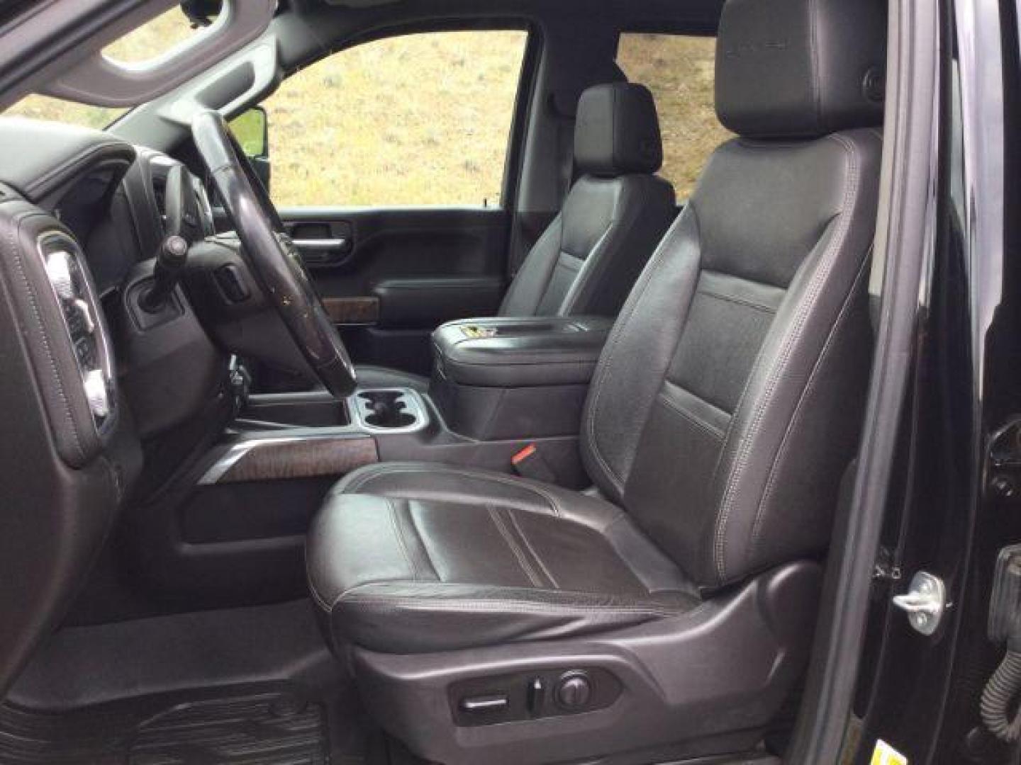 2021 Onyx Black /Jet Black GMC Sierra 3500HD Denali (1GT49WEY9MF) with an Duramax 6.6L V-8 diesel direct injection engine, 10-speed automatic transmission, located at 1801 Main Street, Lewiston, 83501, (208) 743-9371, 46.417065, -117.004799 - Photo#4
