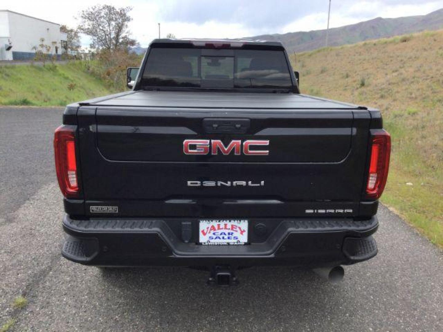 2021 Onyx Black /Jet Black GMC Sierra 3500HD Denali (1GT49WEY9MF) with an Duramax 6.6L V-8 diesel direct injection engine, 10-speed automatic transmission, located at 1801 Main Street, Lewiston, 83501, (208) 743-9371, 46.417065, -117.004799 - Photo#7