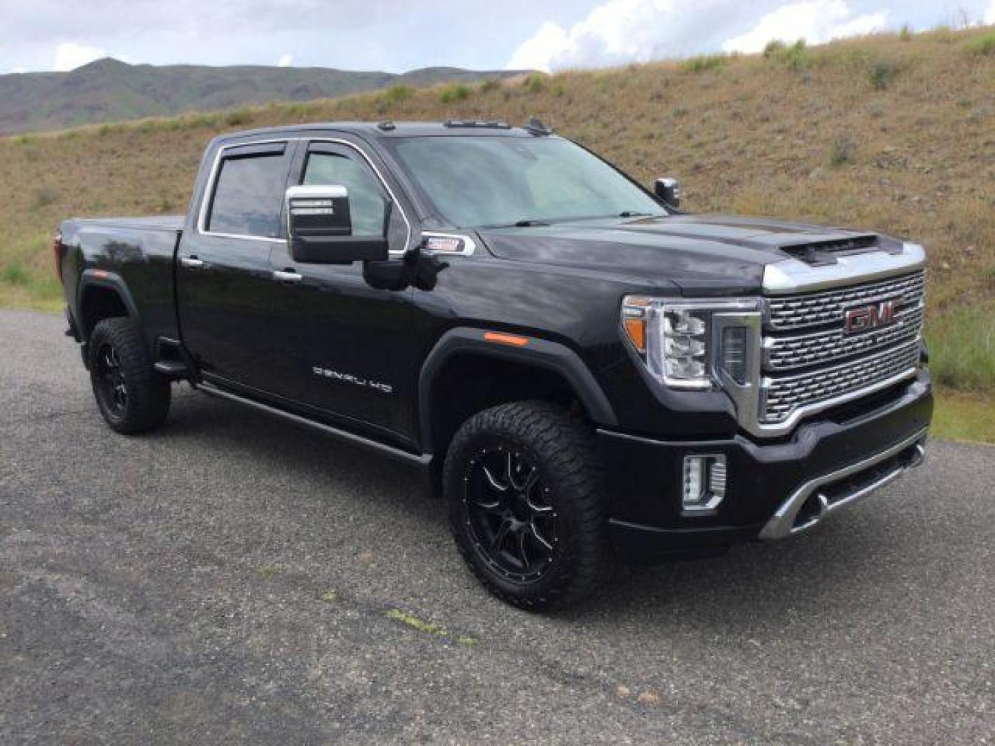 2021 Onyx Black /Jet Black GMC Sierra 3500HD Denali (1GT49WEY9MF) with an Duramax 6.6L V-8 diesel direct injection engine, 10-speed automatic transmission, located at 1801 Main Street, Lewiston, 83501, (208) 743-9371, 46.417065, -117.004799 - Photo#17