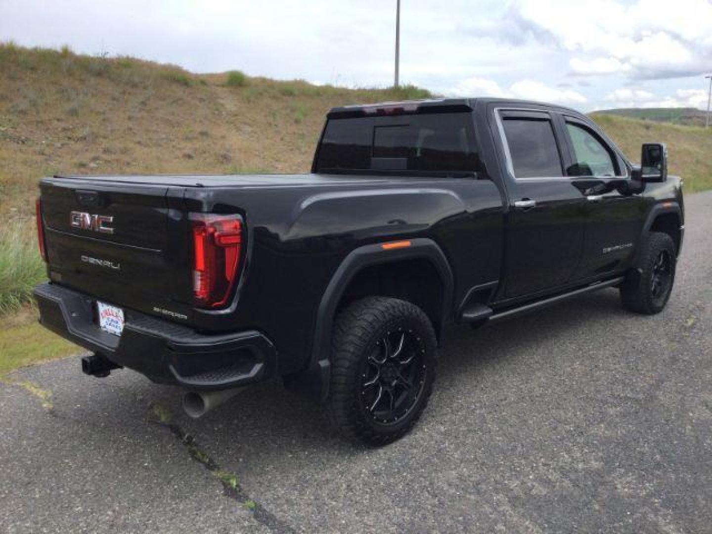 2021 Onyx Black /Jet Black GMC Sierra 3500HD Denali (1GT49WEY9MF) with an Duramax 6.6L V-8 diesel direct injection engine, 10-speed automatic transmission, located at 1801 Main Street, Lewiston, 83501, (208) 743-9371, 46.417065, -117.004799 - Photo#19
